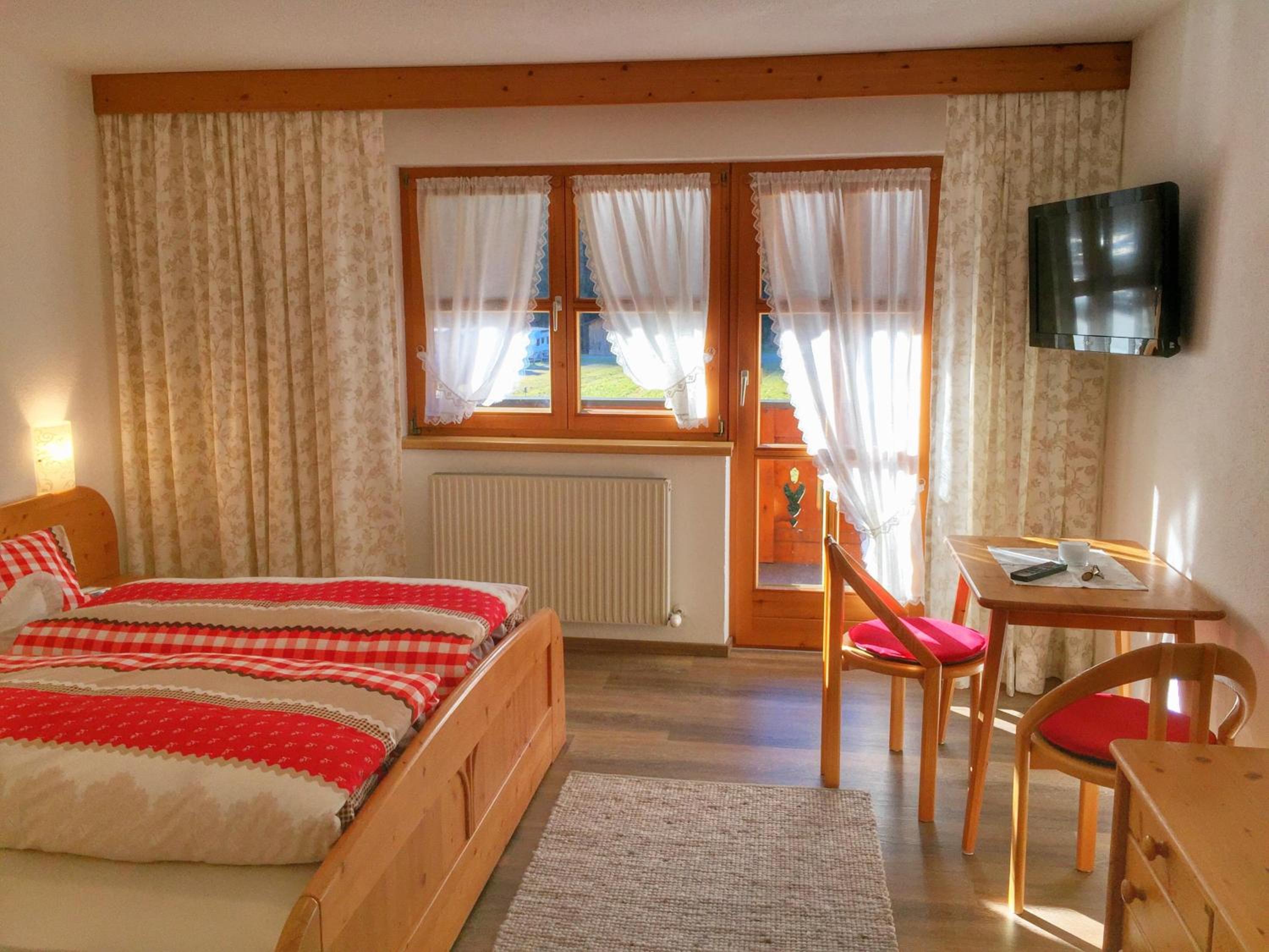 Deluxe Double Room with Shower photo 3
