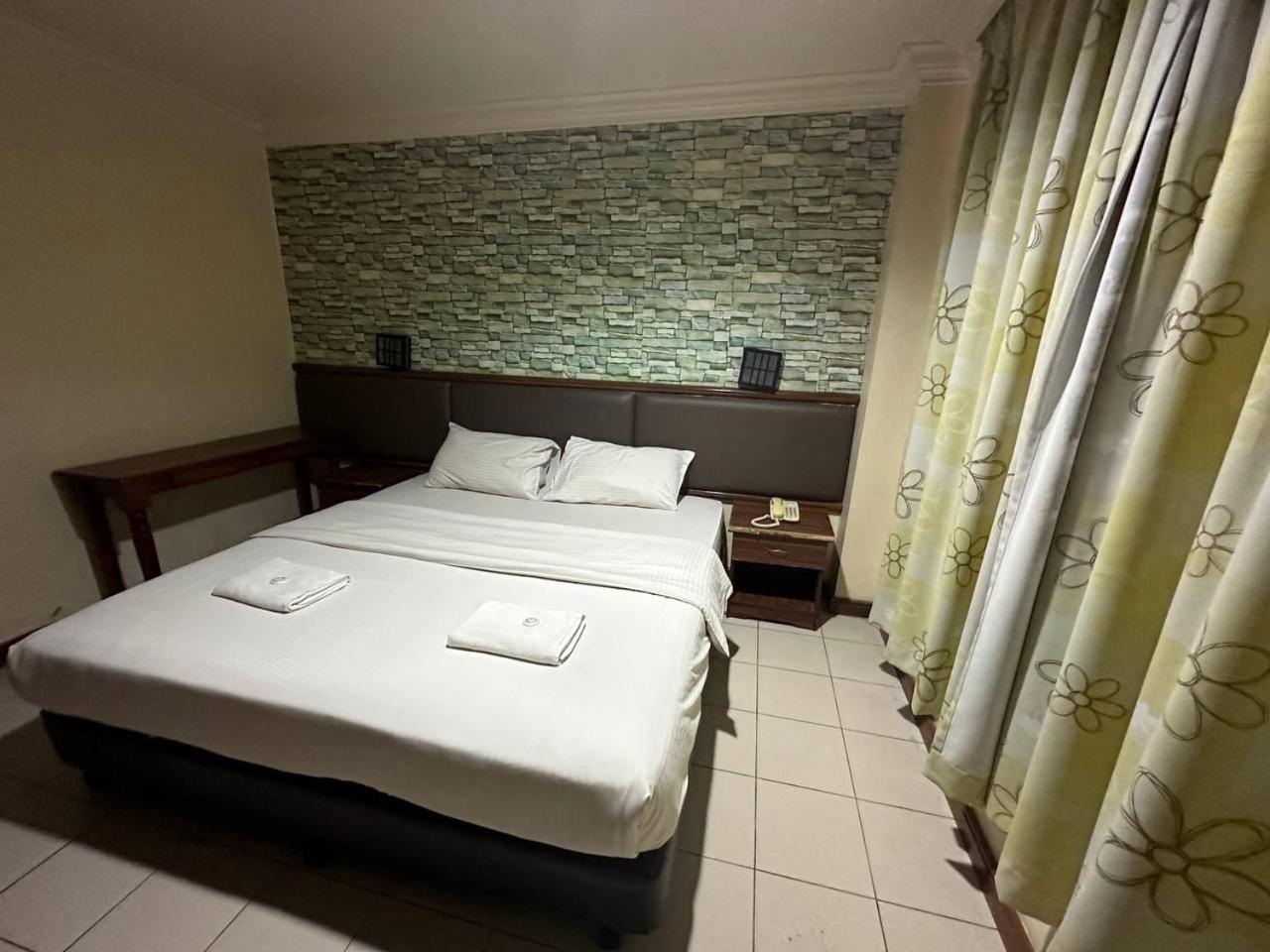 Deluxe King Room photo 2