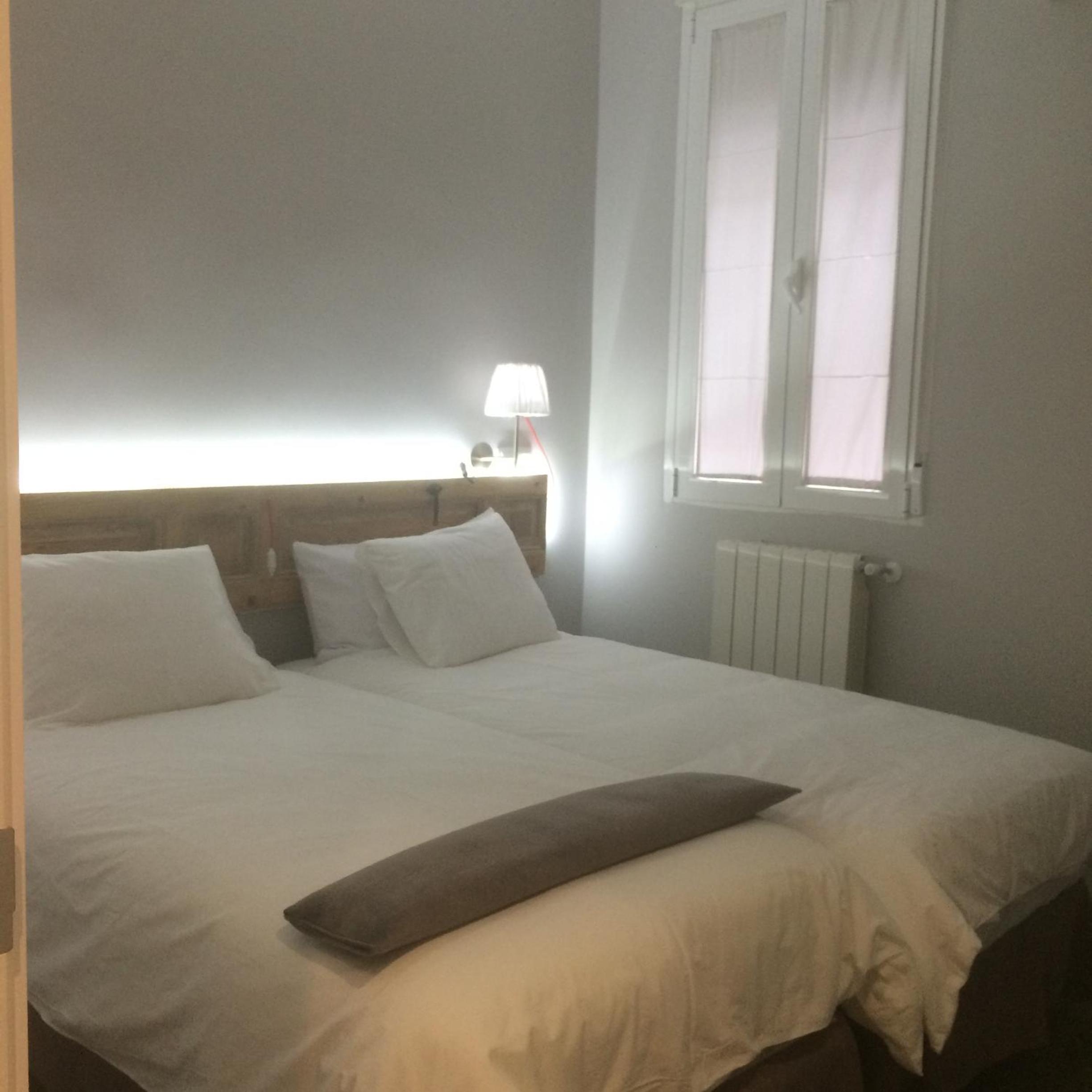 Twin Room with Private Bathroom photo 2