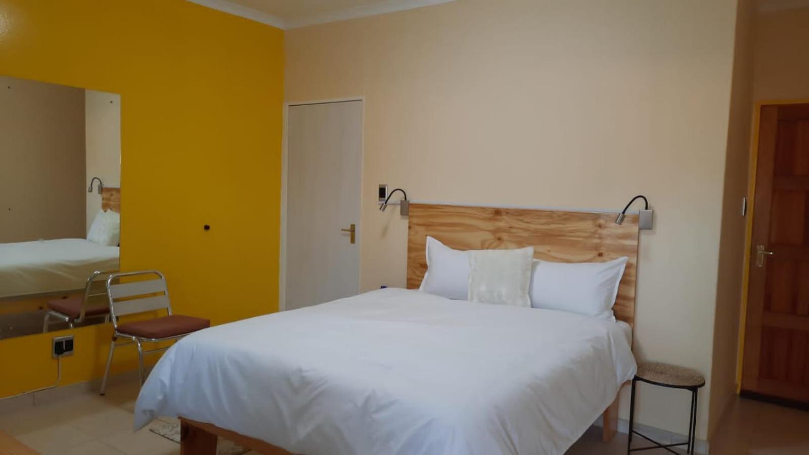 Queen Room photo 1