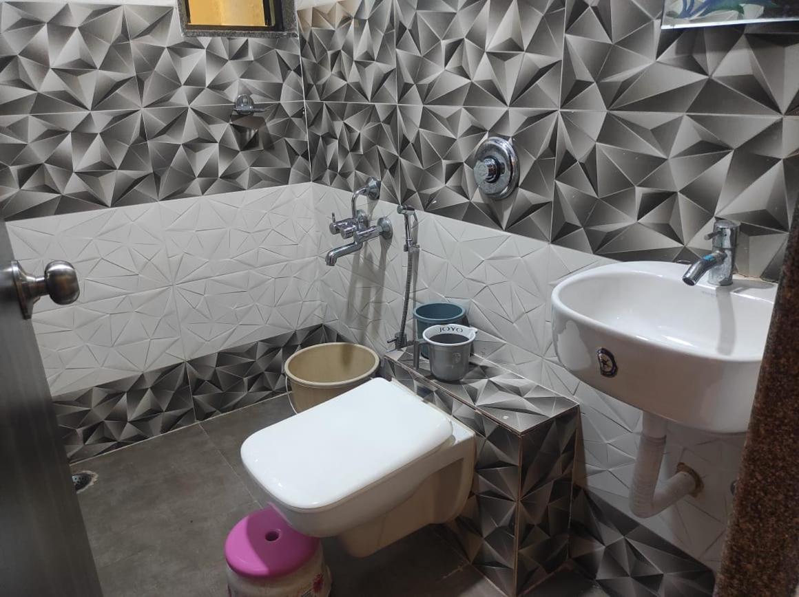 Standard Double Room with Fan photo 2