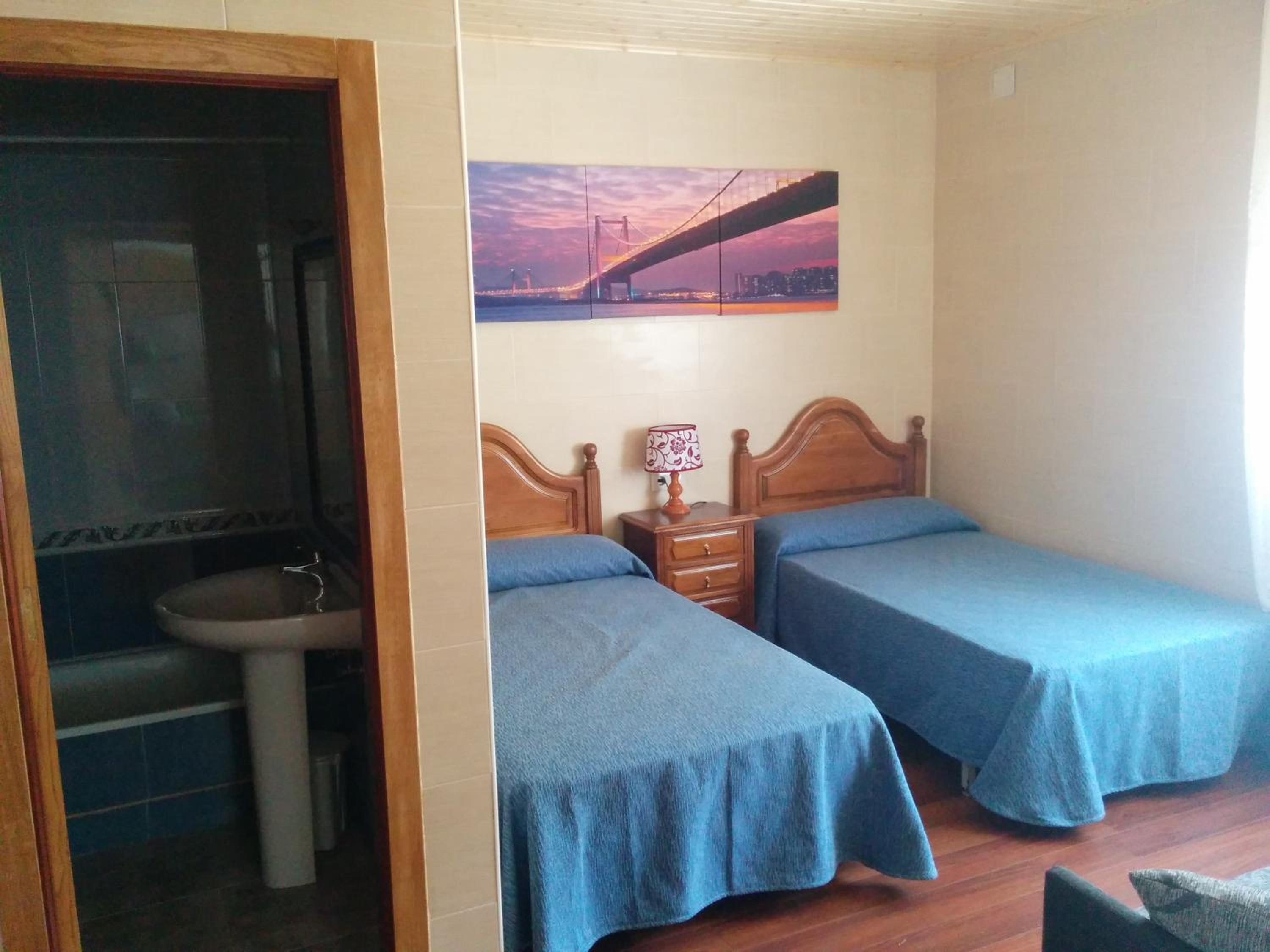 Two-Bedroom Apartment with Garden View - Photo 5