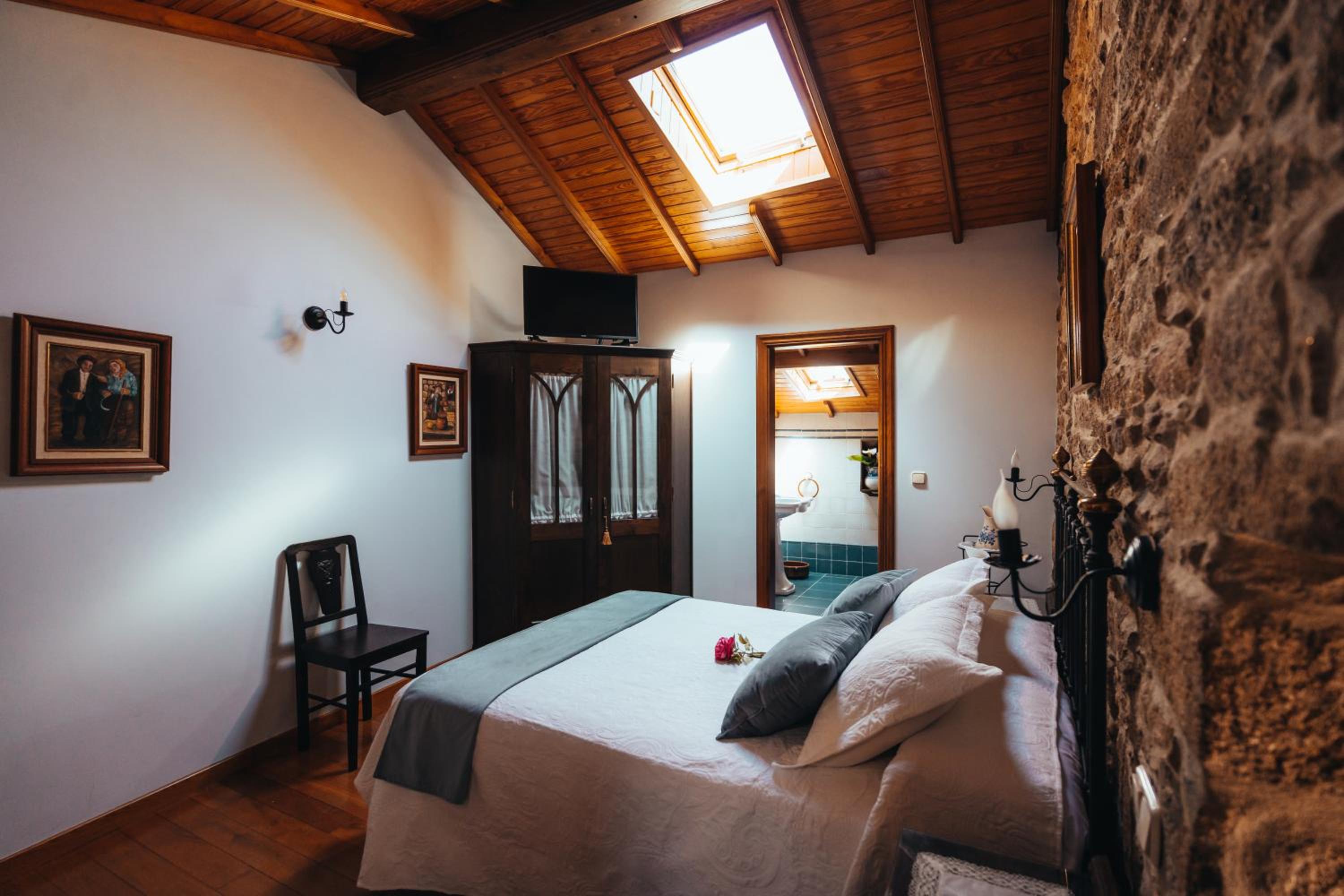 Double Room with Private Bathroom photo 3