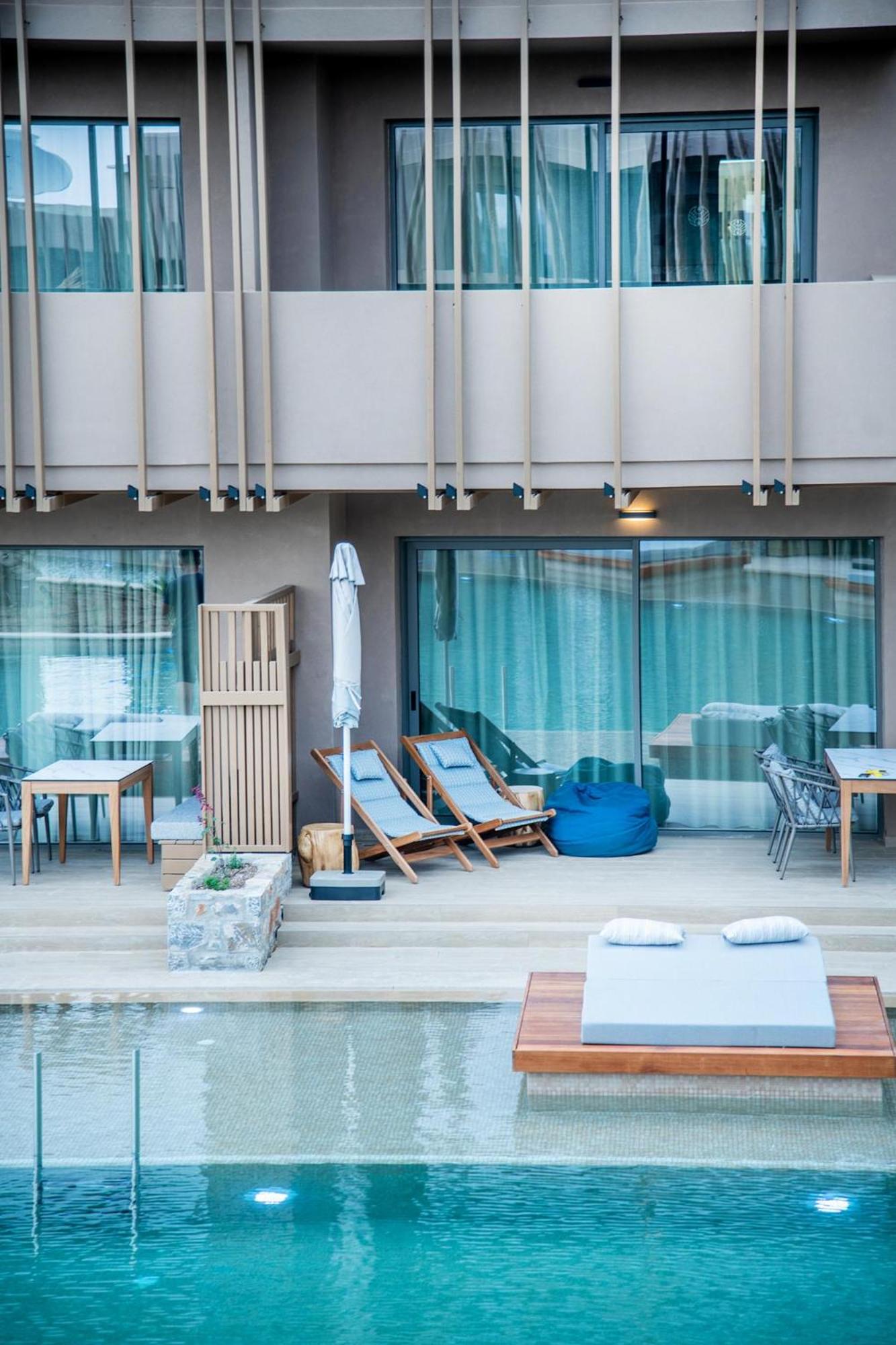 Petite Suite with Pool Access - Photo 25