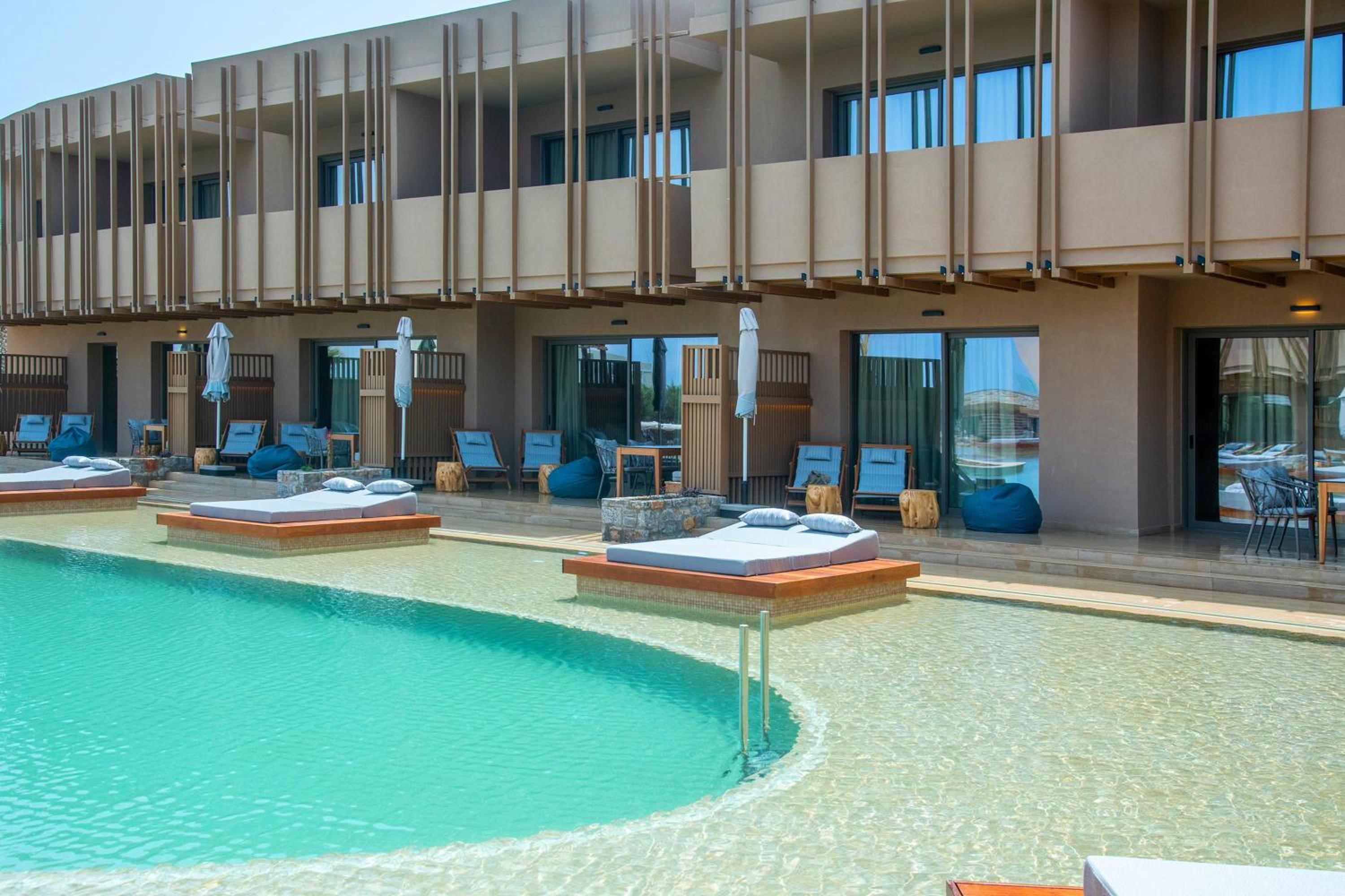 Petite Suite with Pool Access - Photo 27