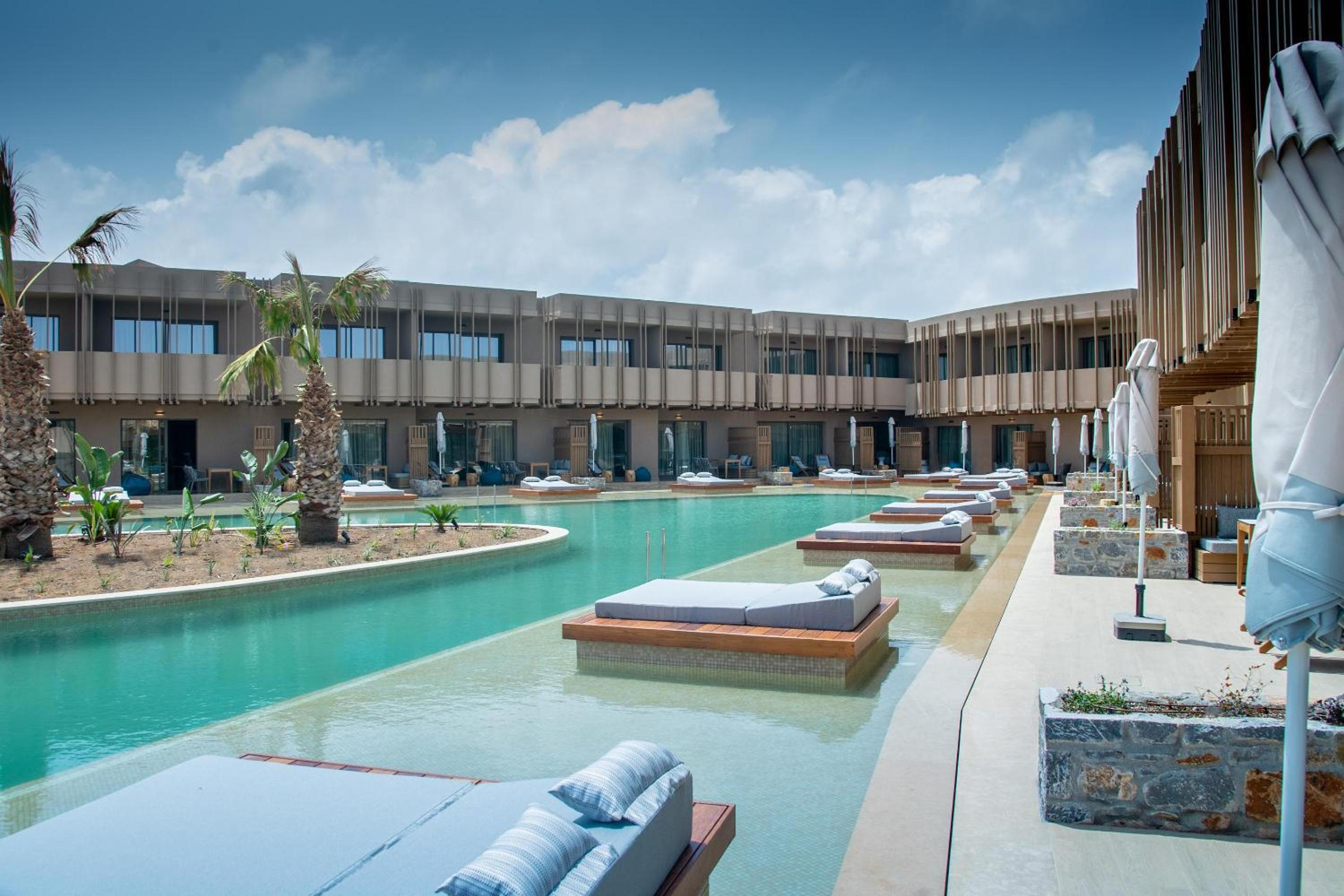 Petite Suite with Pool Access - Photo 28