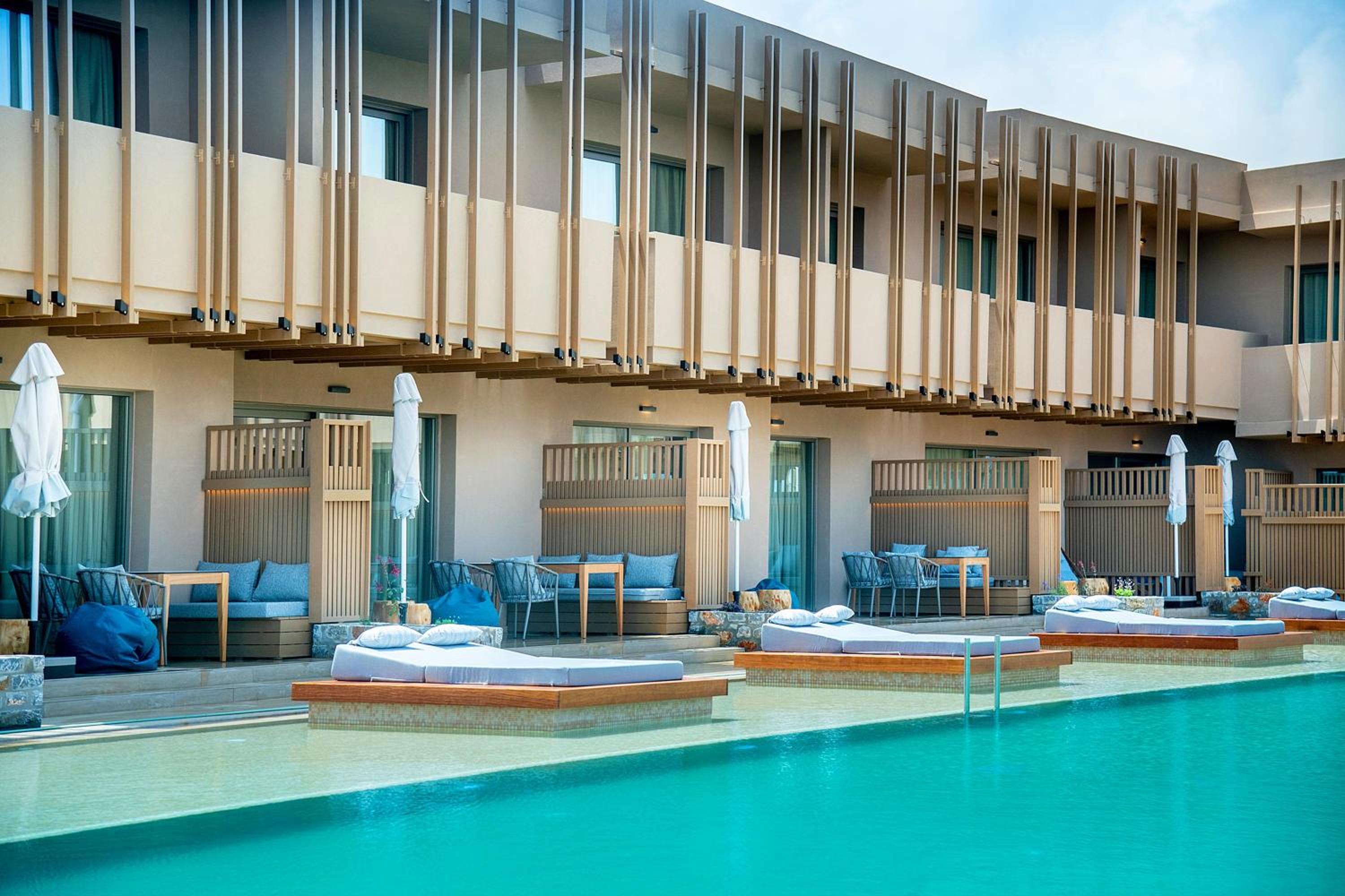 Petite Suite with Pool Access - Photo 29