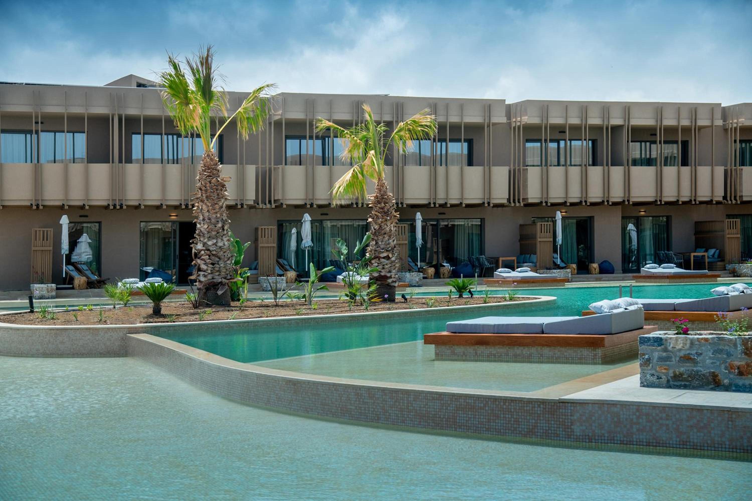Petite Suite with Pool Access - Photo 30