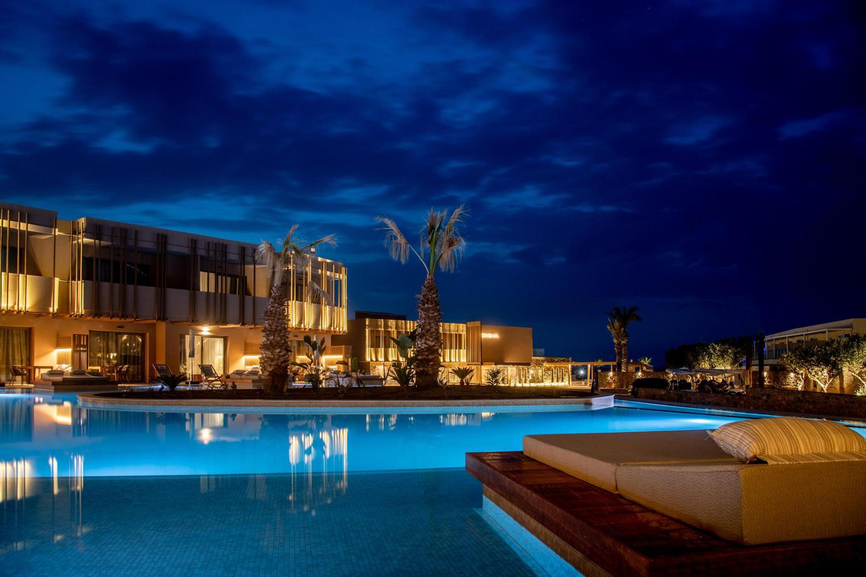 Petite Suite with Pool Access - Photo 19