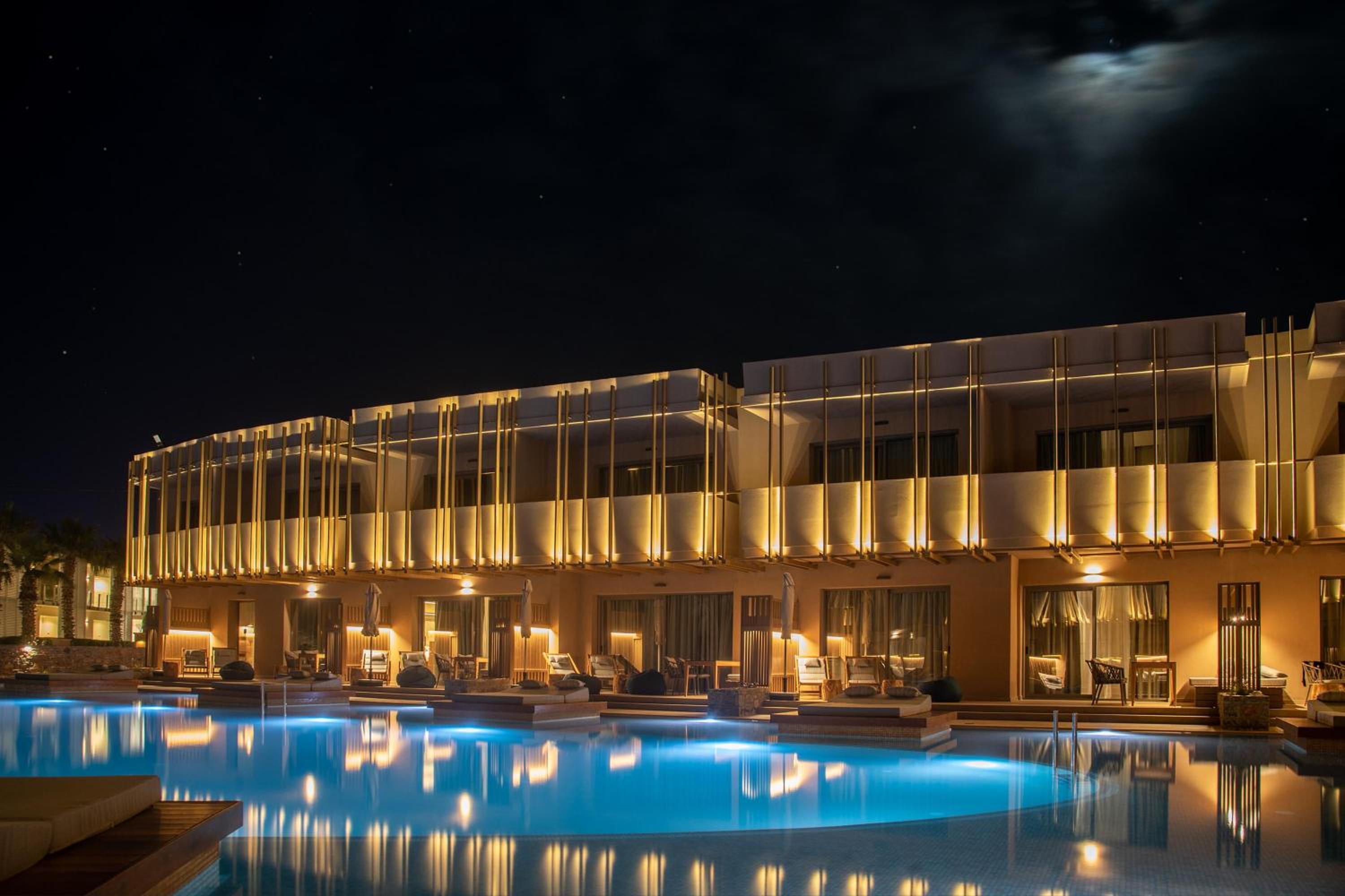 Petite Suite with Pool Access - Photo 17
