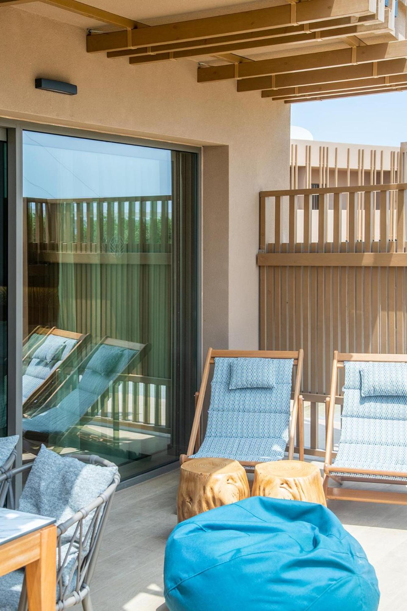 Classic Double Room with Pool Access