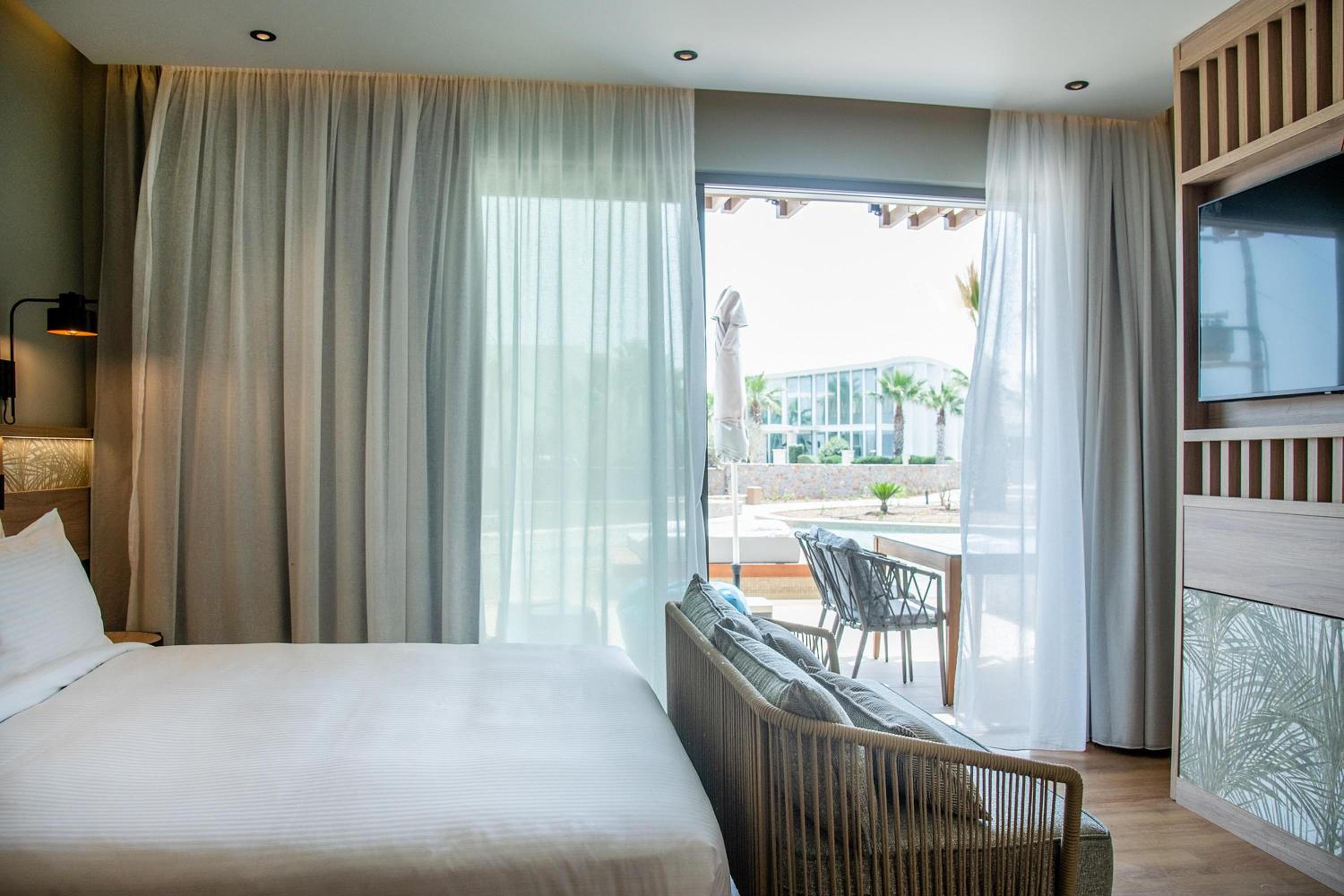 Classic Double Room with Pool Access