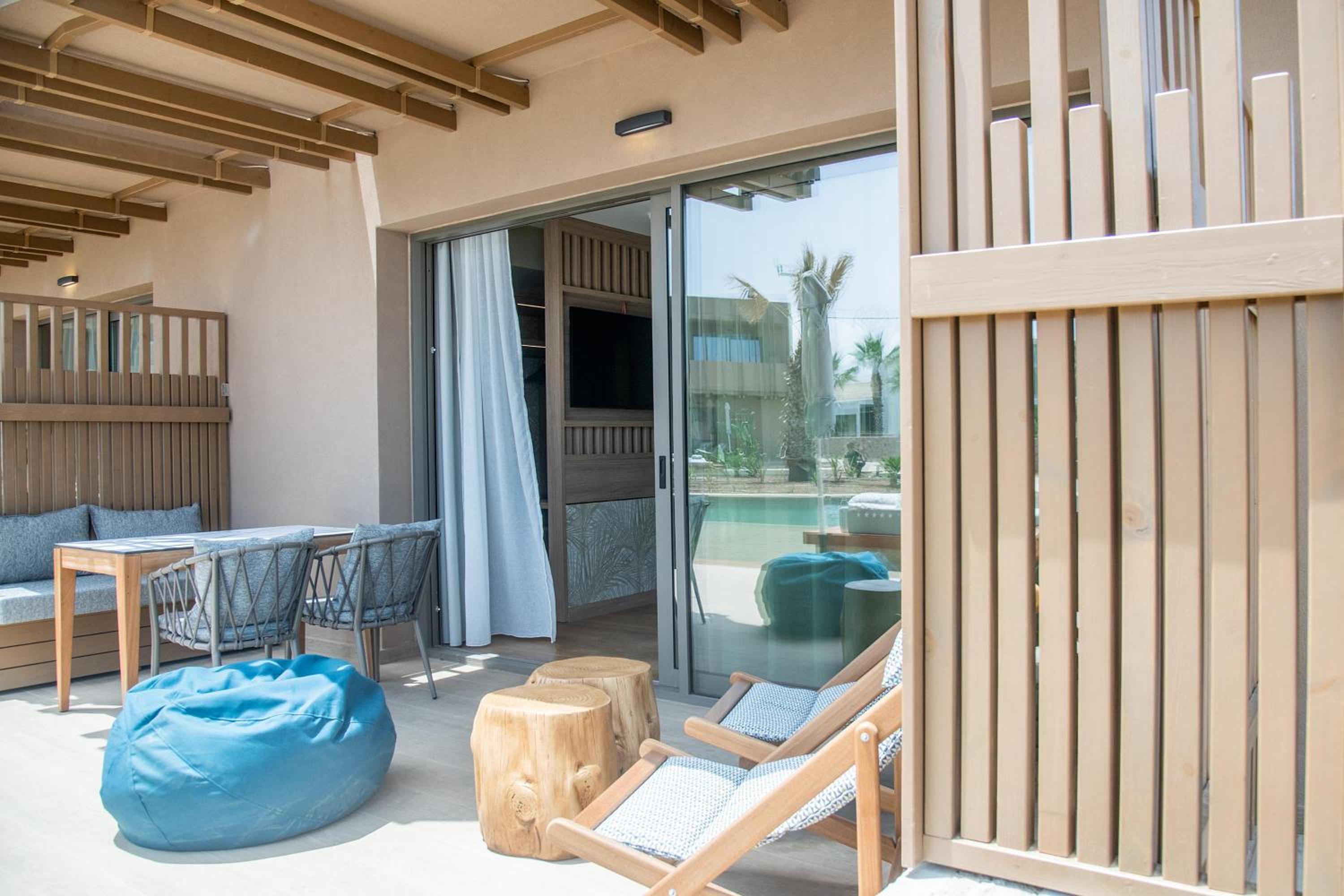 Classic Double Room with Pool Access
