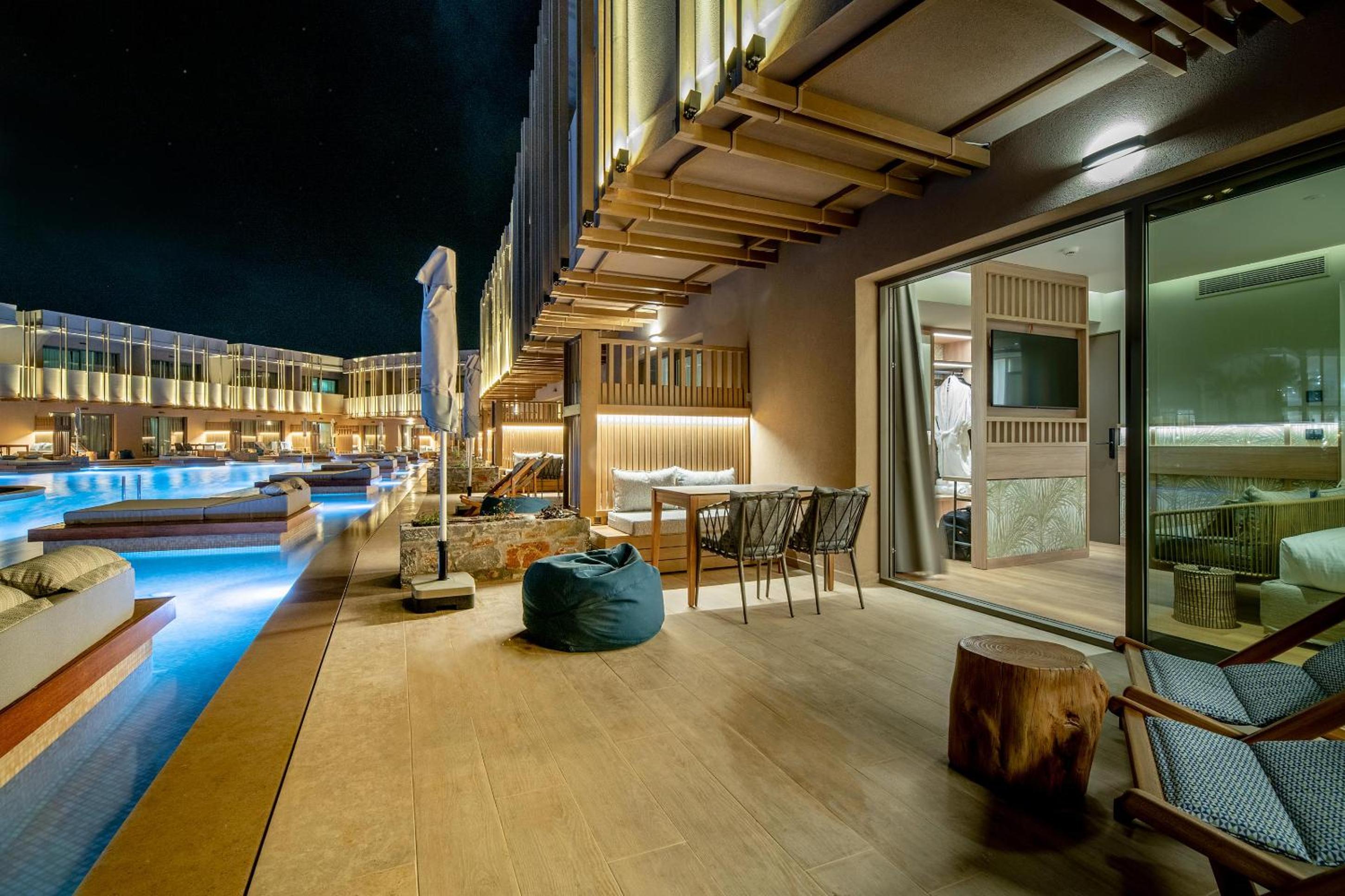 Classic Double Room with Pool Access - Photo 29
