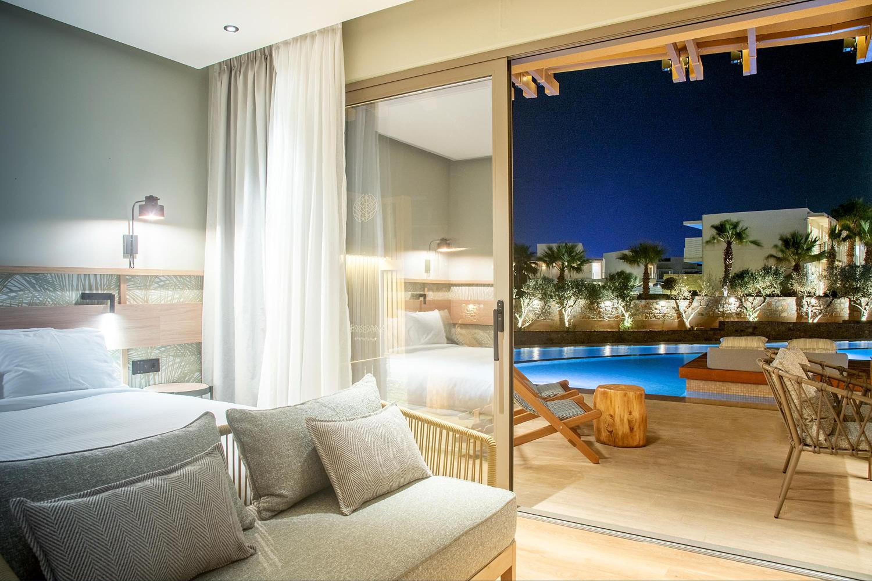 Classic Double Room with Pool Access - Photo 27