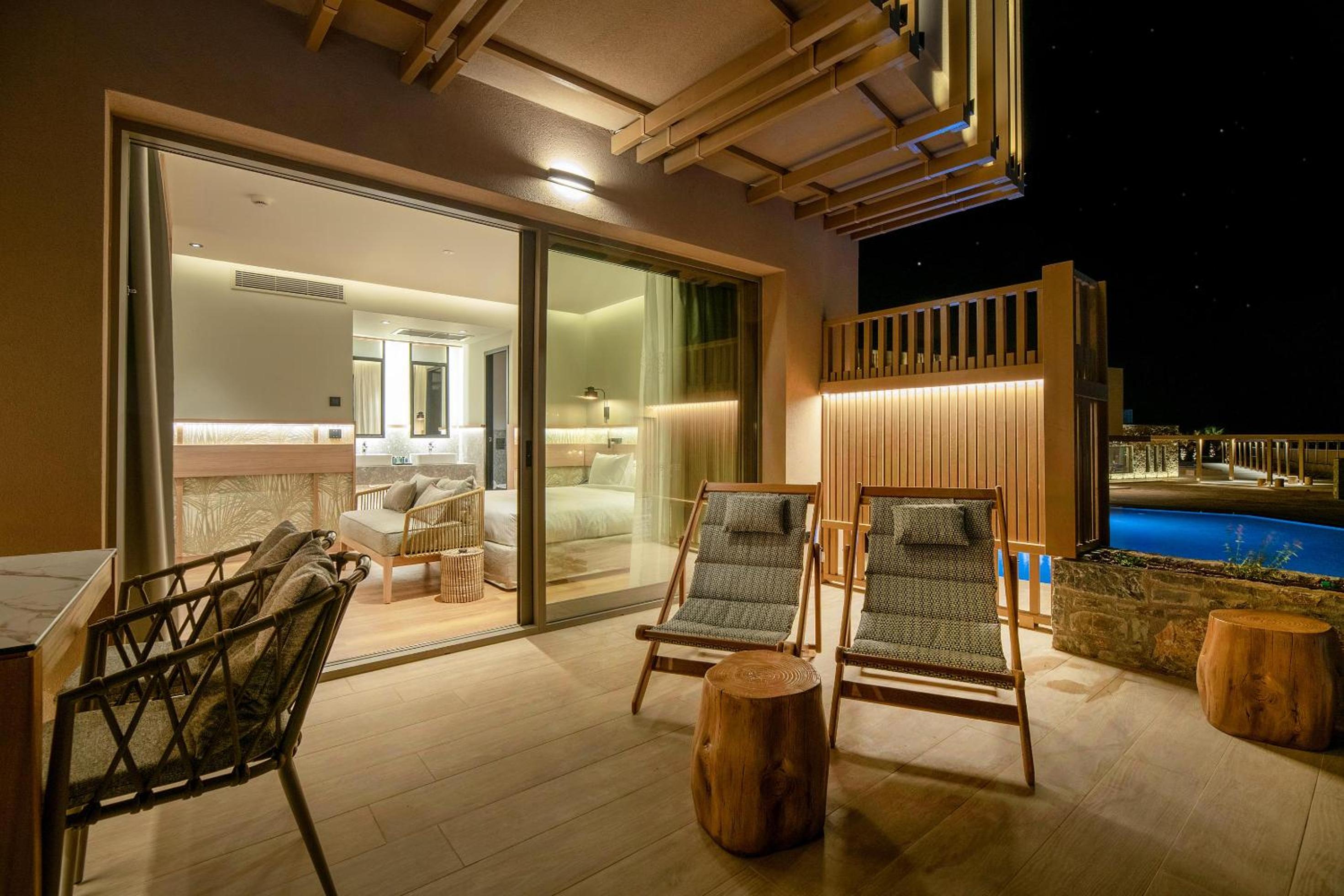 Classic Double Room with Pool Access - Photo 22