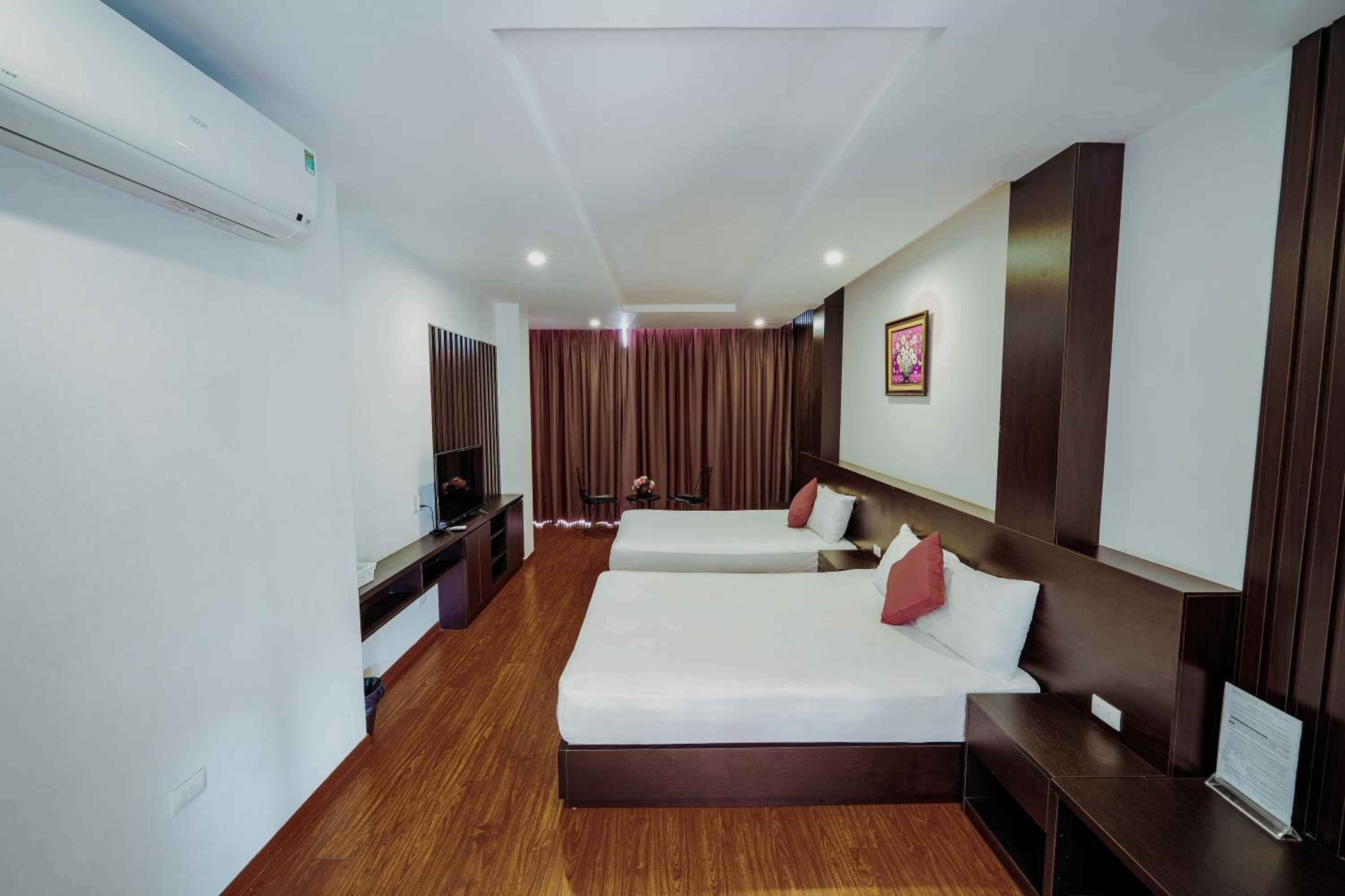 Quadruple Room with Sea View - Photo 6