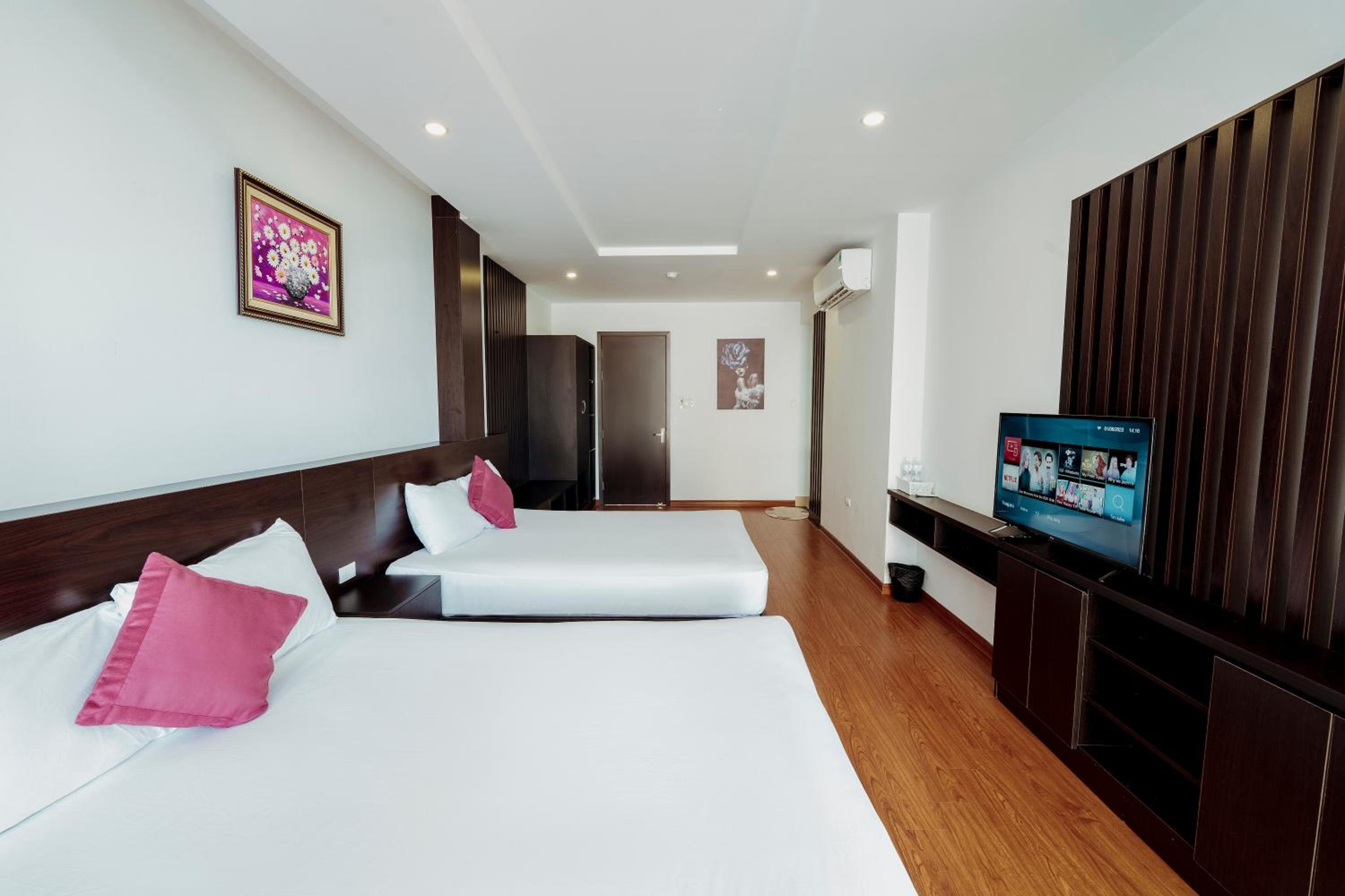 Quadruple Room with Sea View - Photo 8
