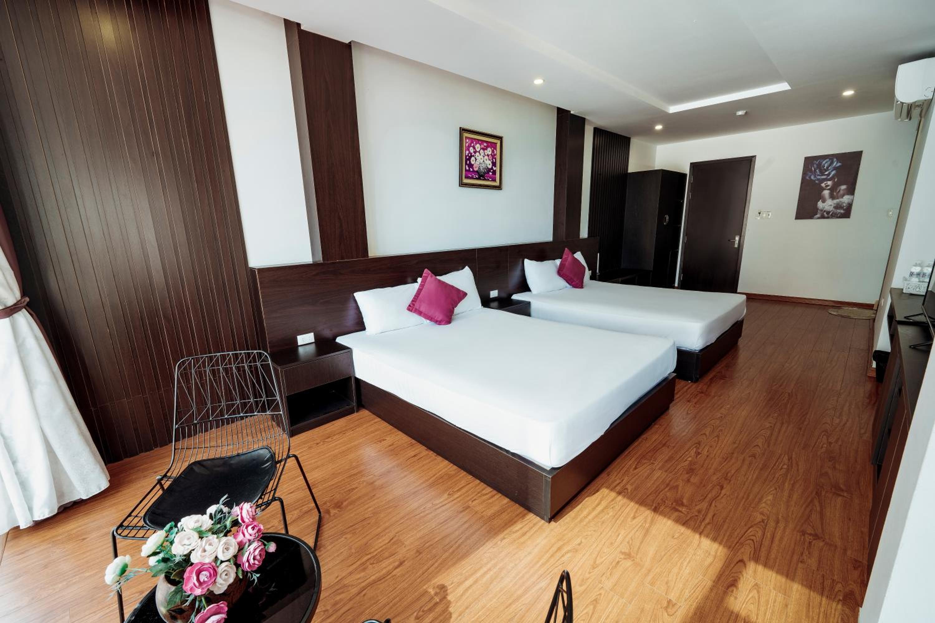 Quadruple Room with Sea View - Photo 13