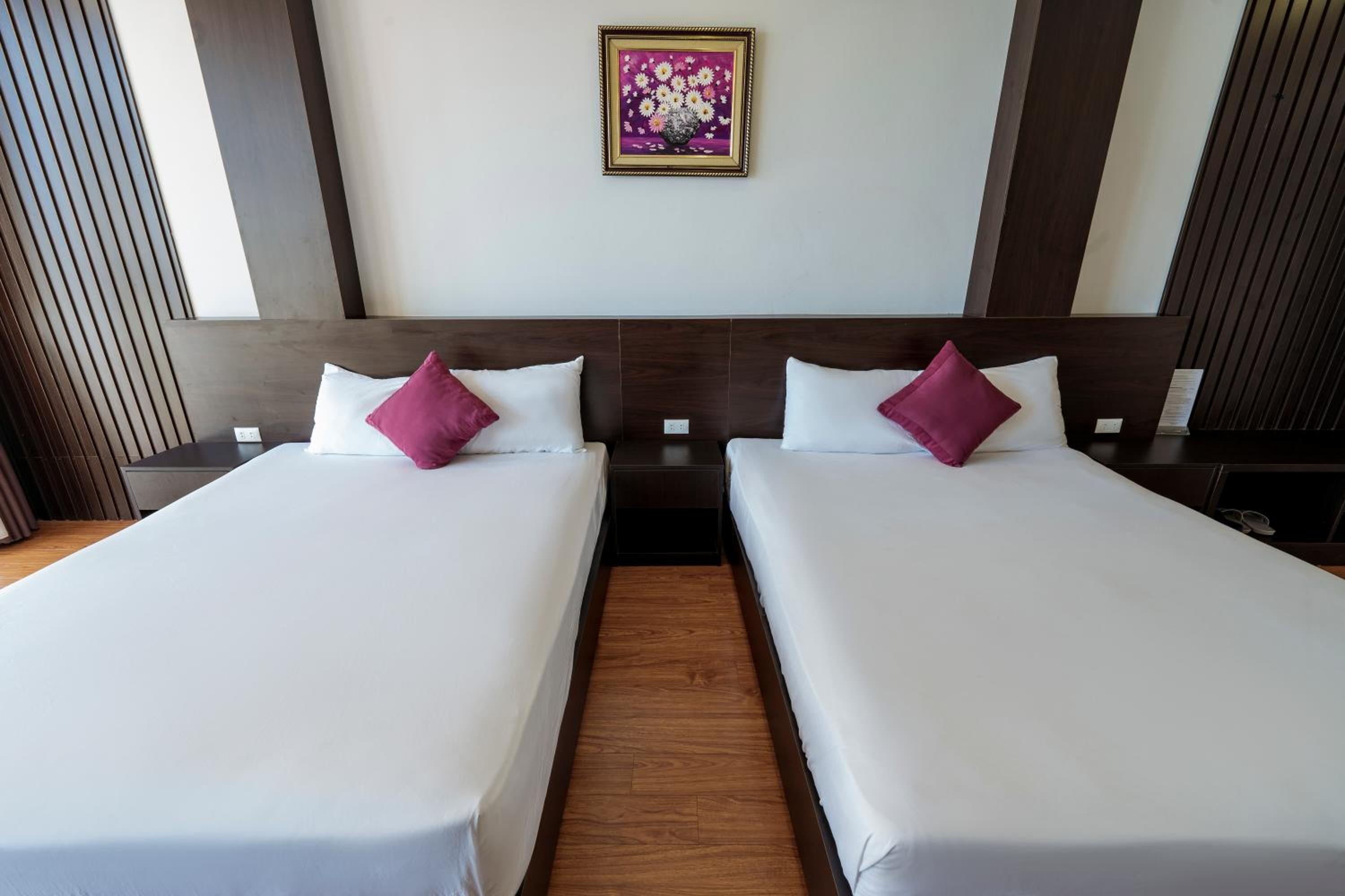 Quadruple Room with Sea View - Photo 12