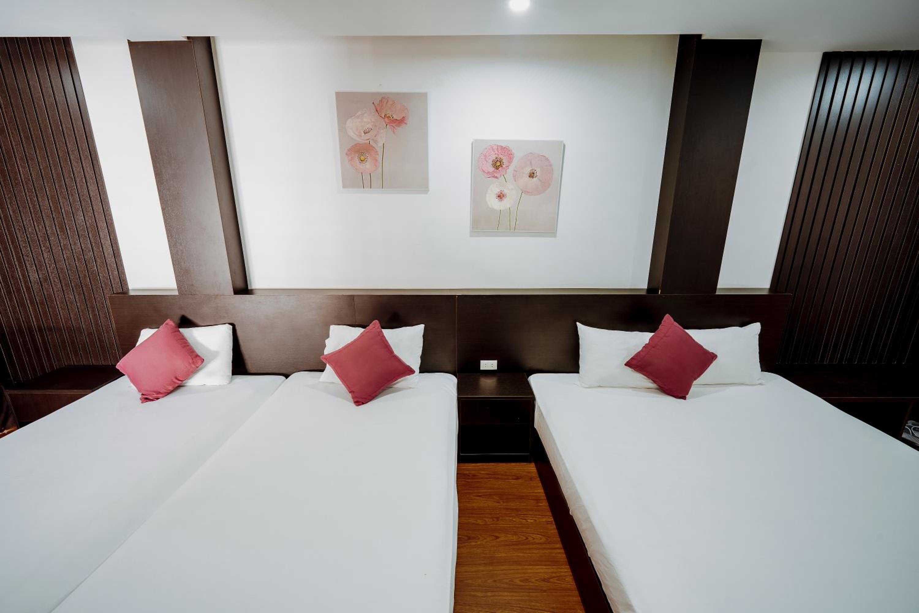 Quadruple Room with Sea View - Photo 11
