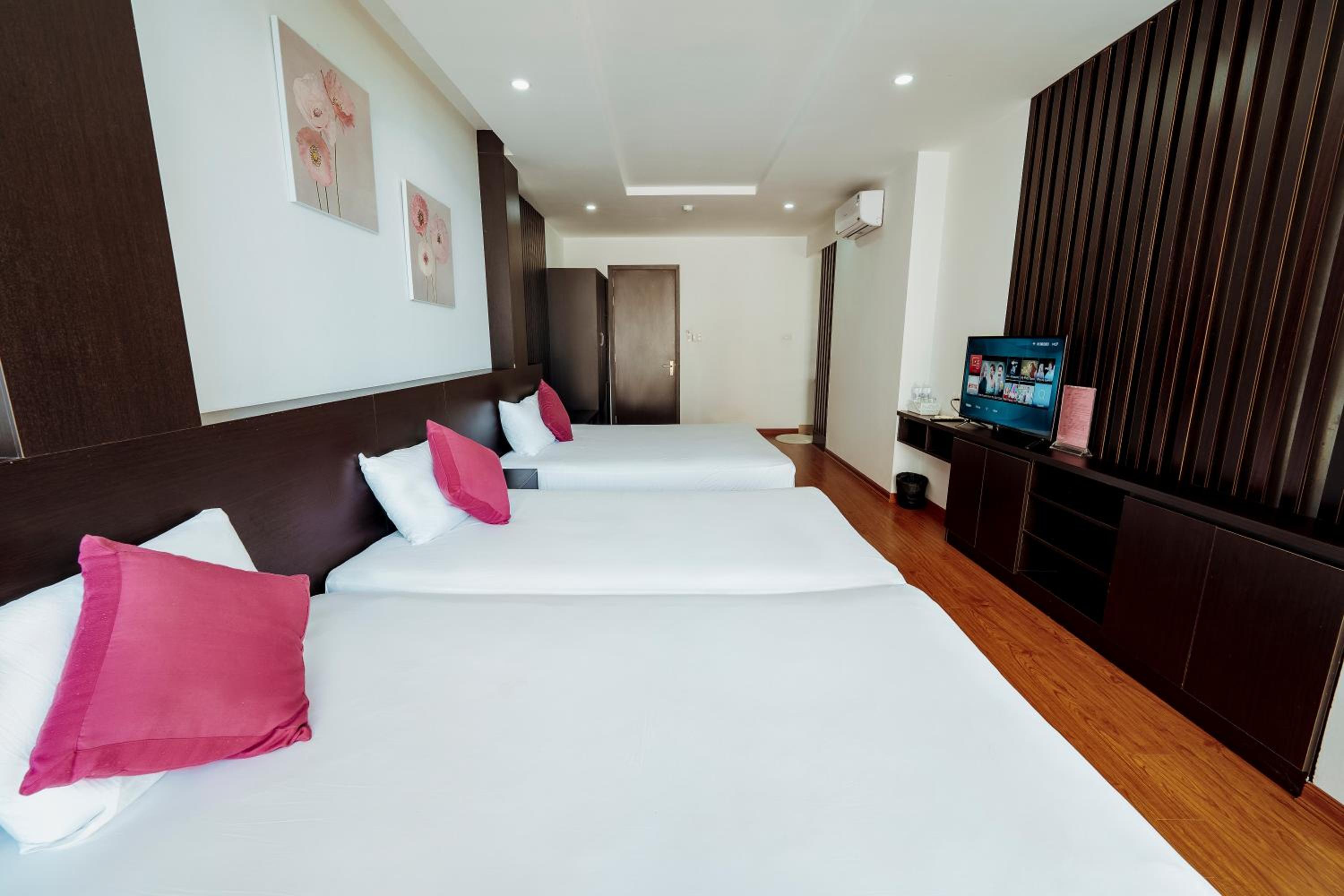 Quadruple Room with Sea View - Photo 14