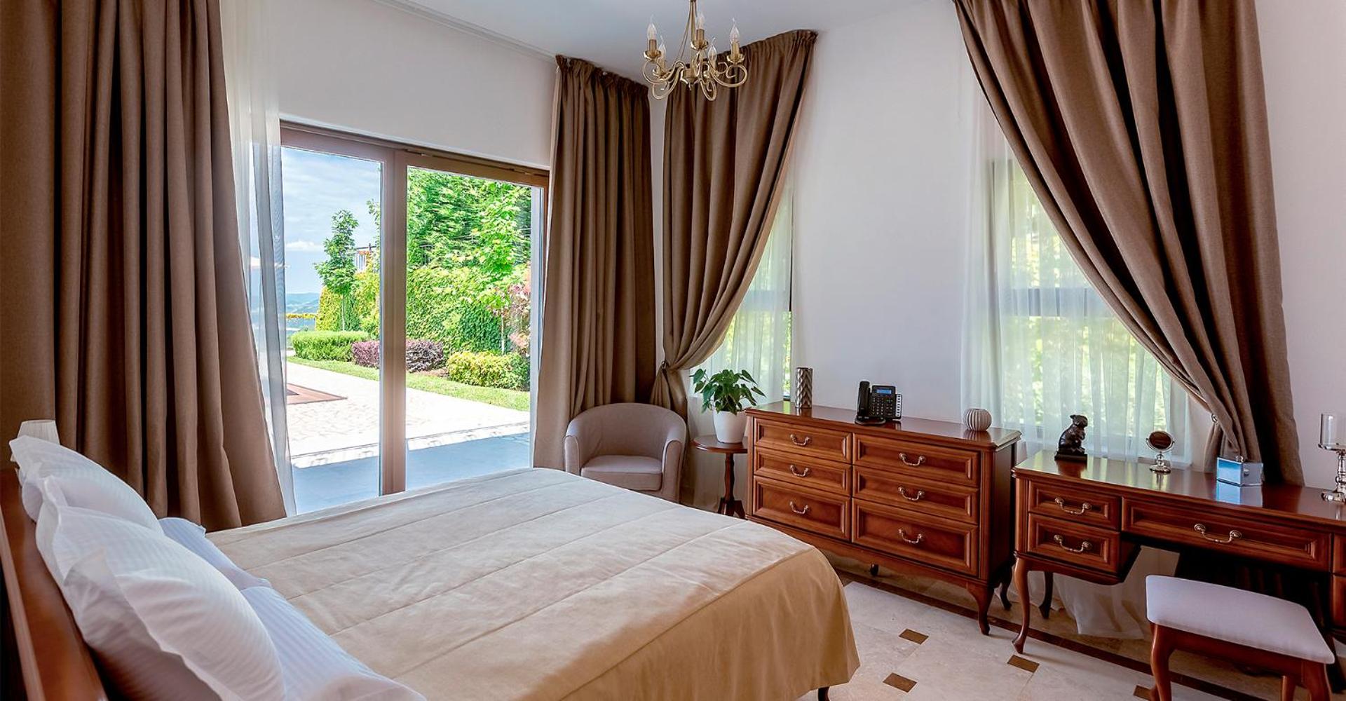 Villa with Private Pool - Photo 33