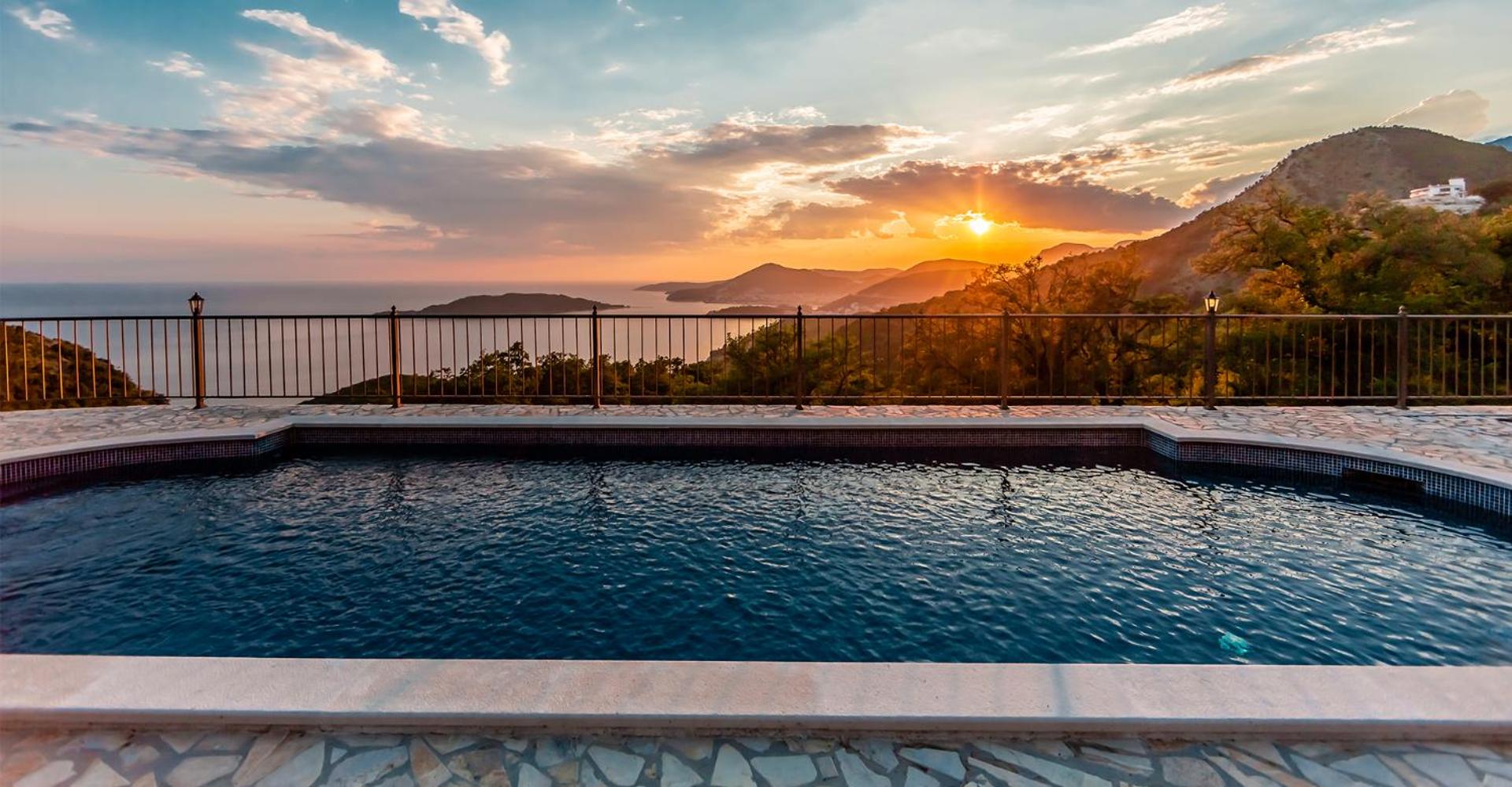 Villa with Private Pool - Photo 31