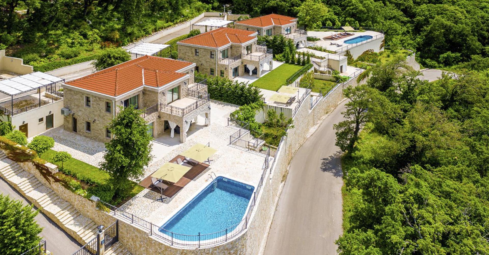 Villa with Private Pool - Photo 24