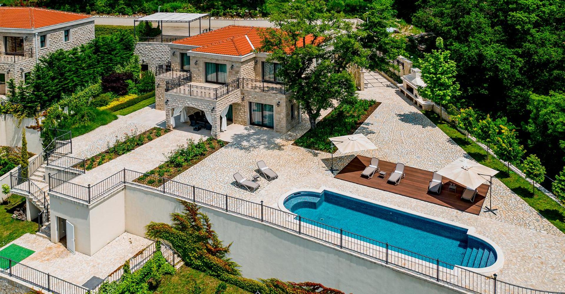 Villa with Private Pool - Photo 22
