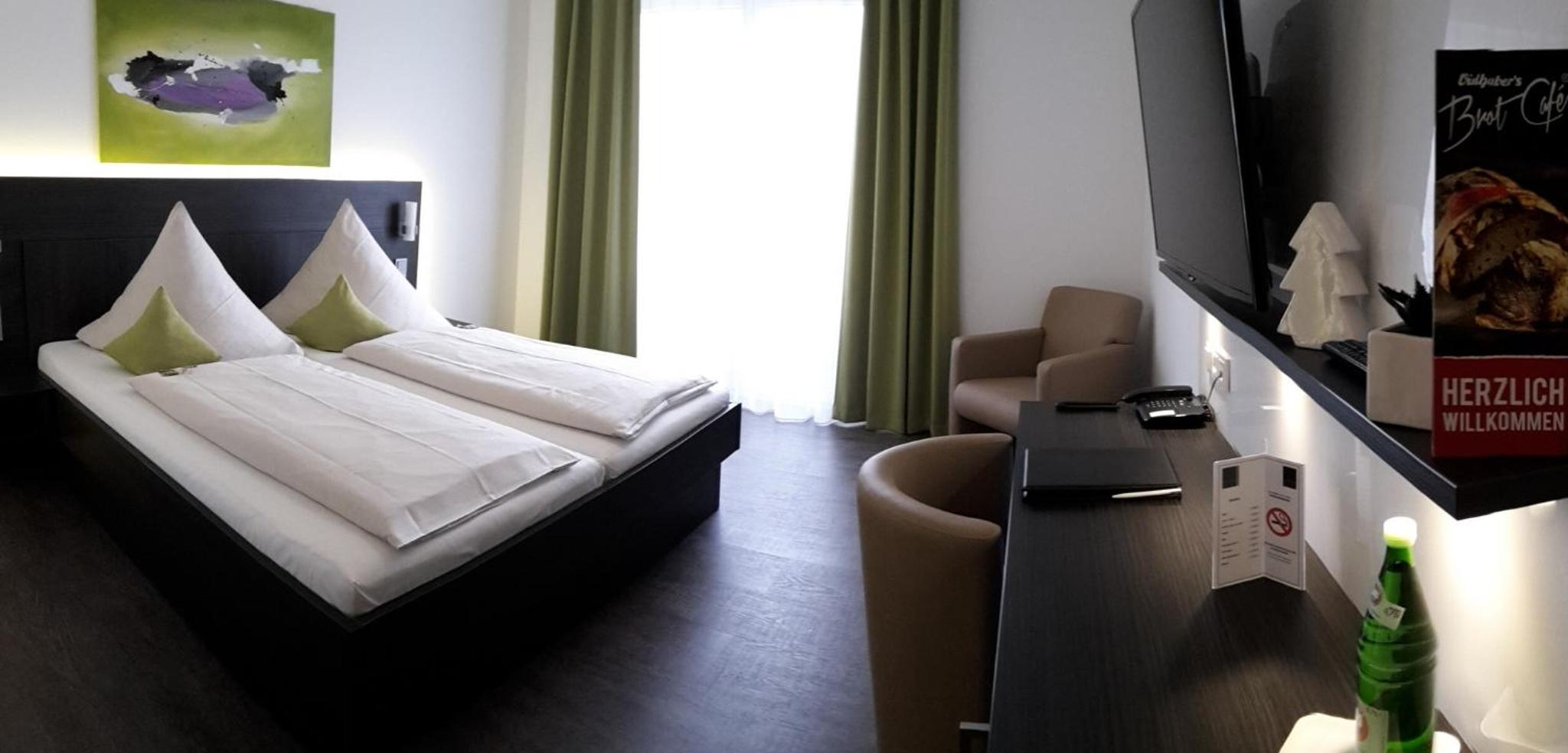 Large Double Room photo 1