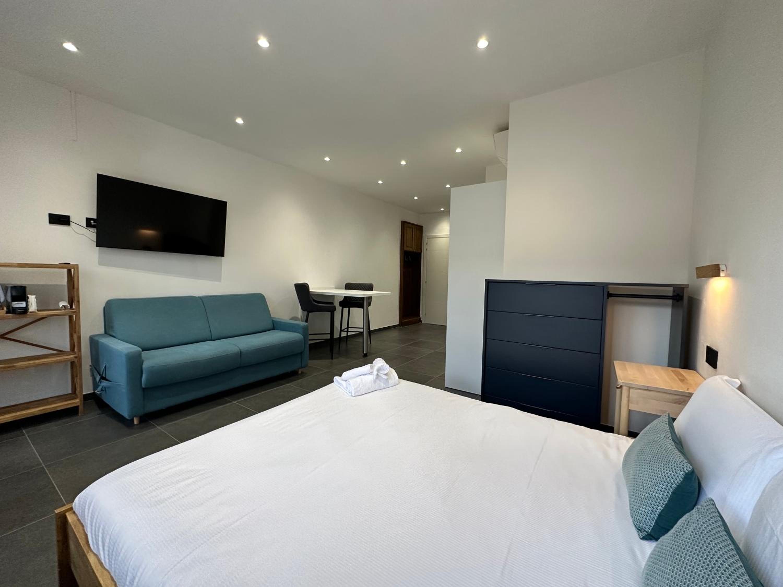 Studio Apartment - Photo 10