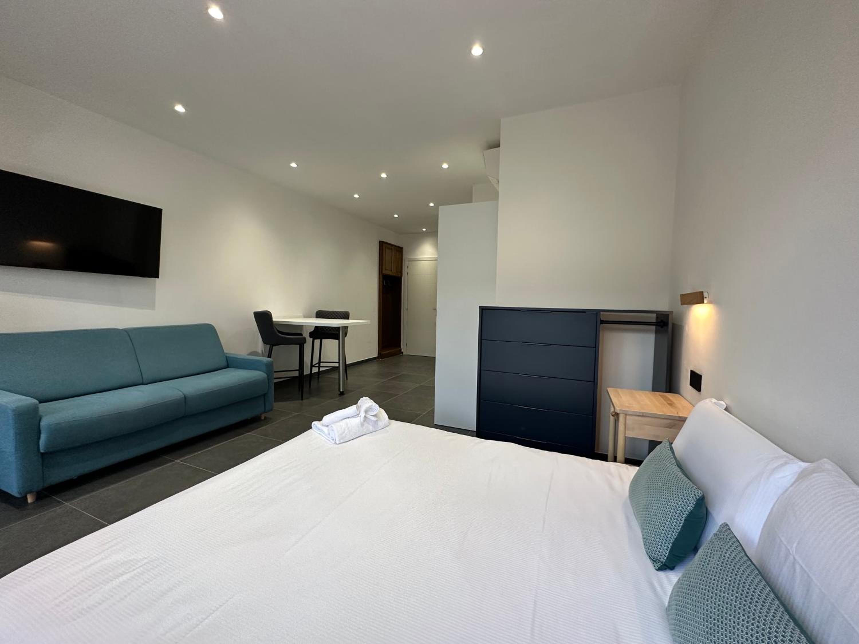 Studio Apartment - Photo 9