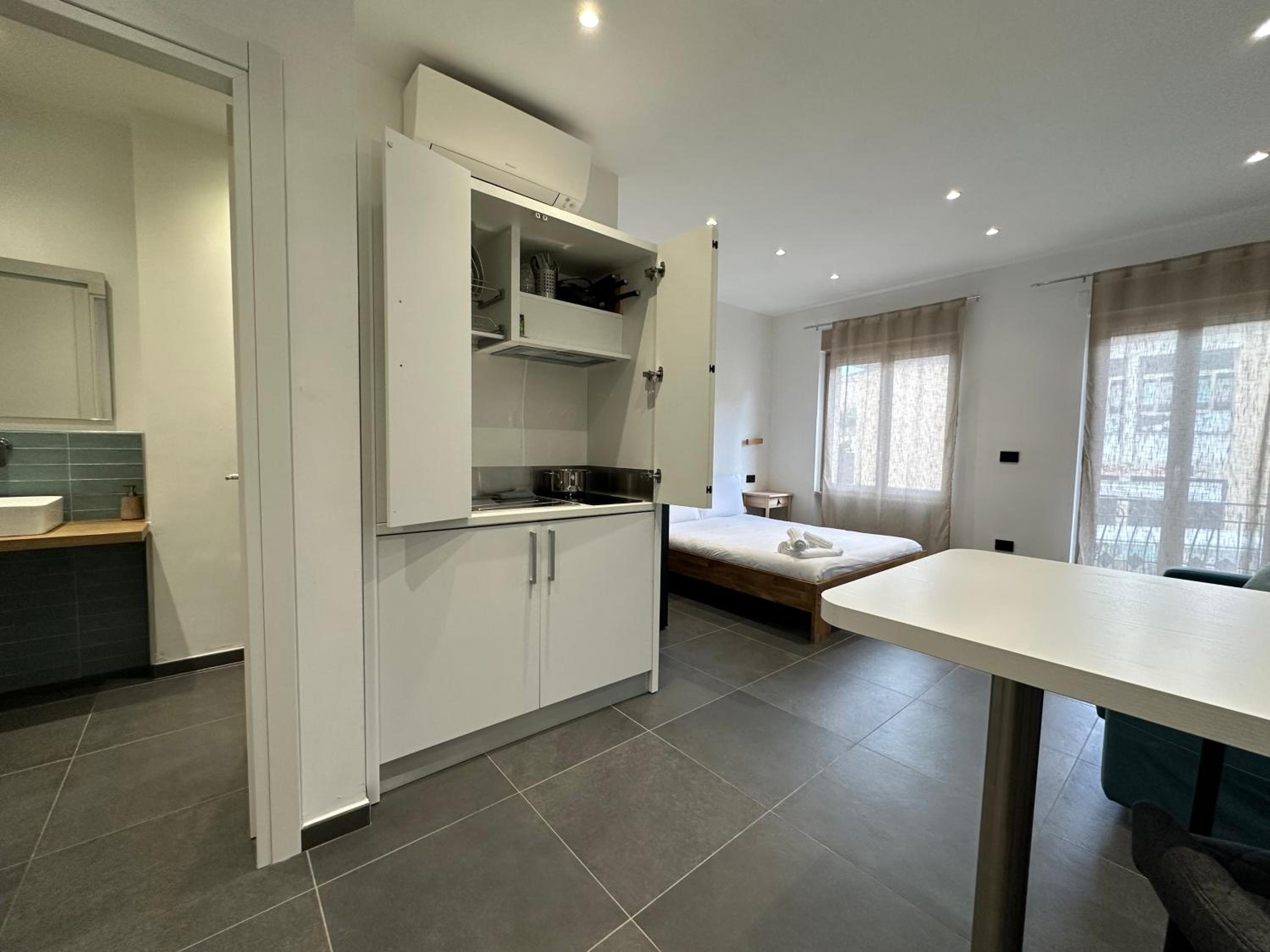 Studio Apartment - Photo 8