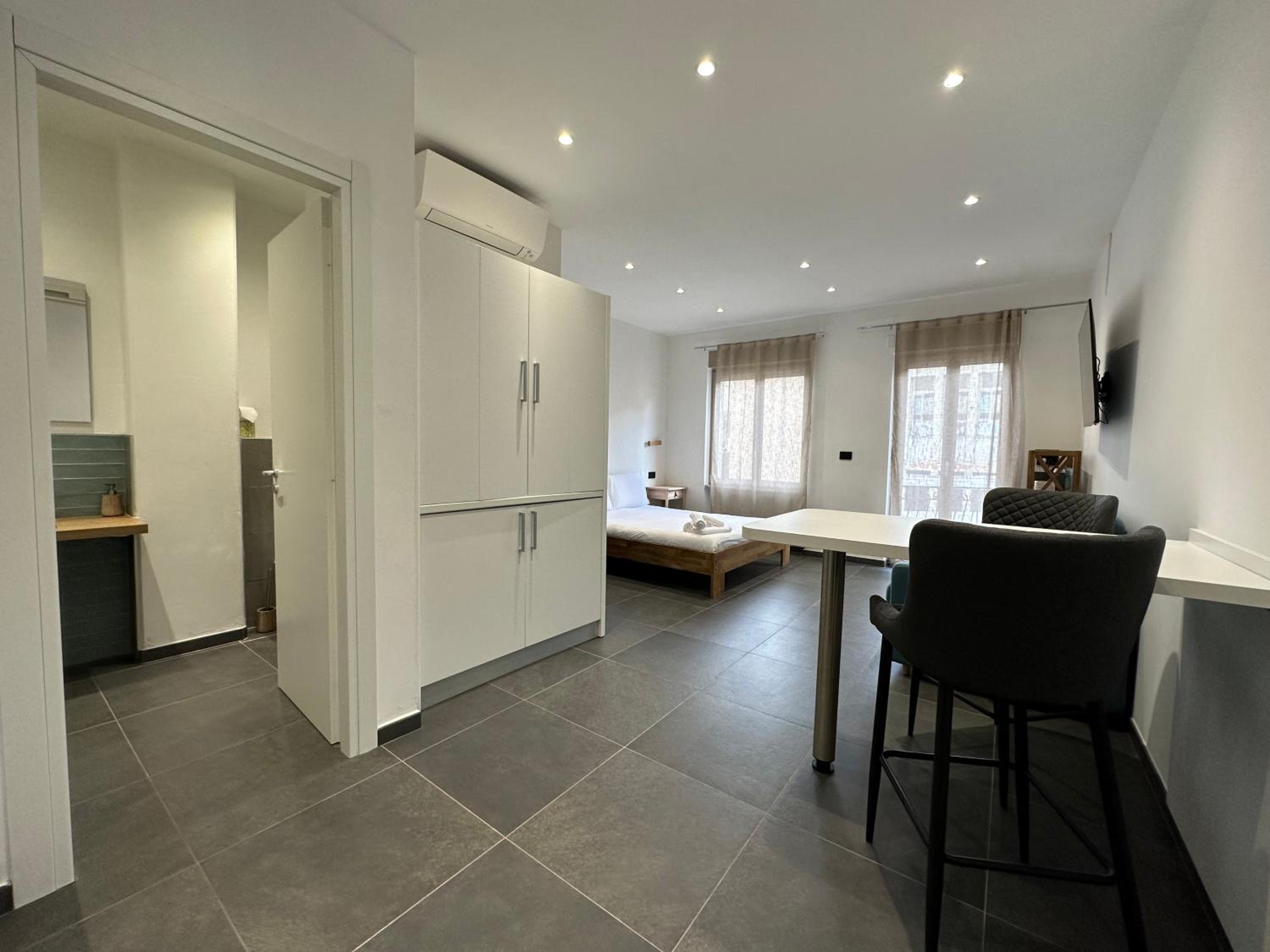 Studio Apartment - Photo 14