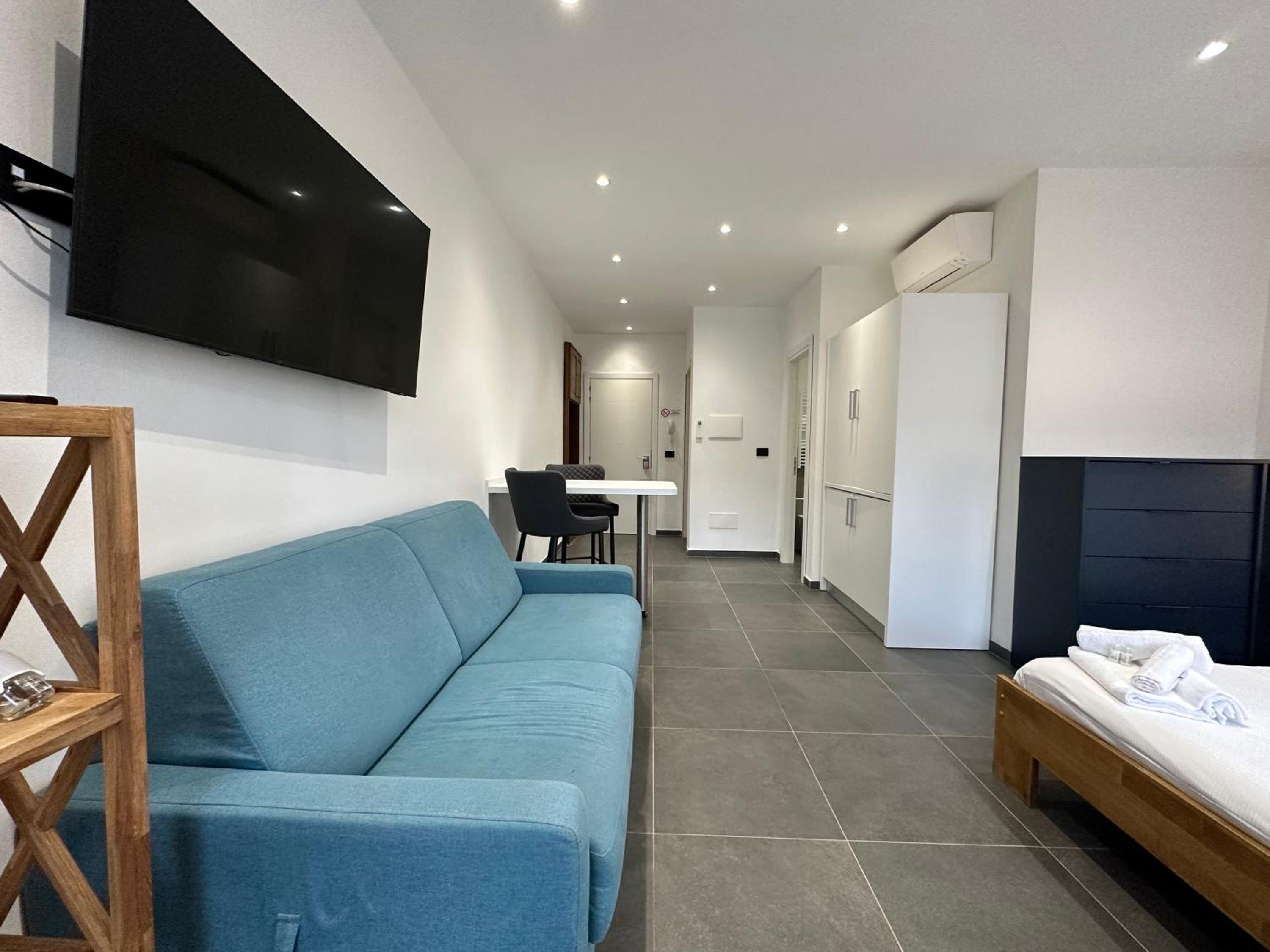 Studio Apartment - Photo 7
