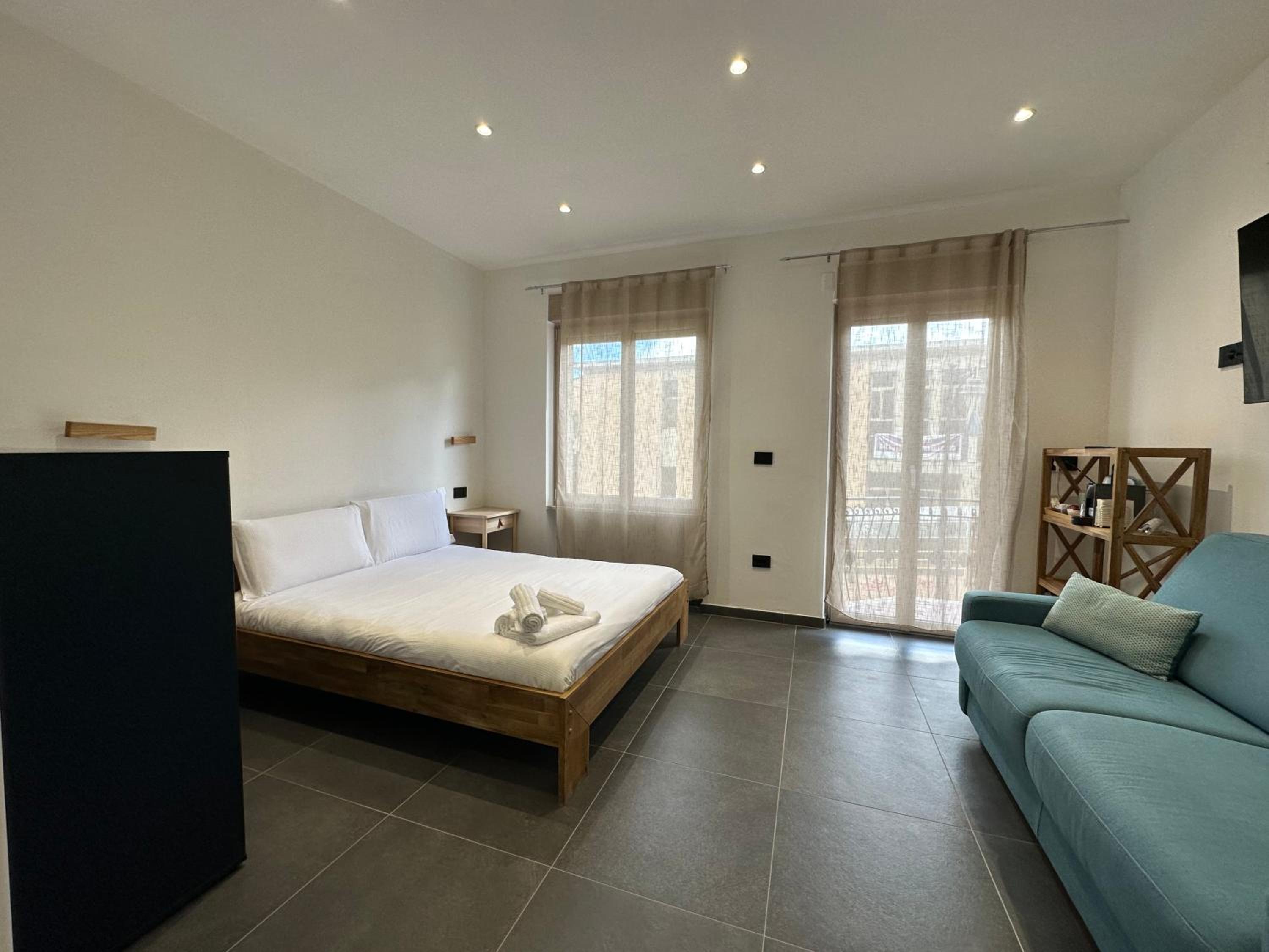 Studio Apartment - Photo 17