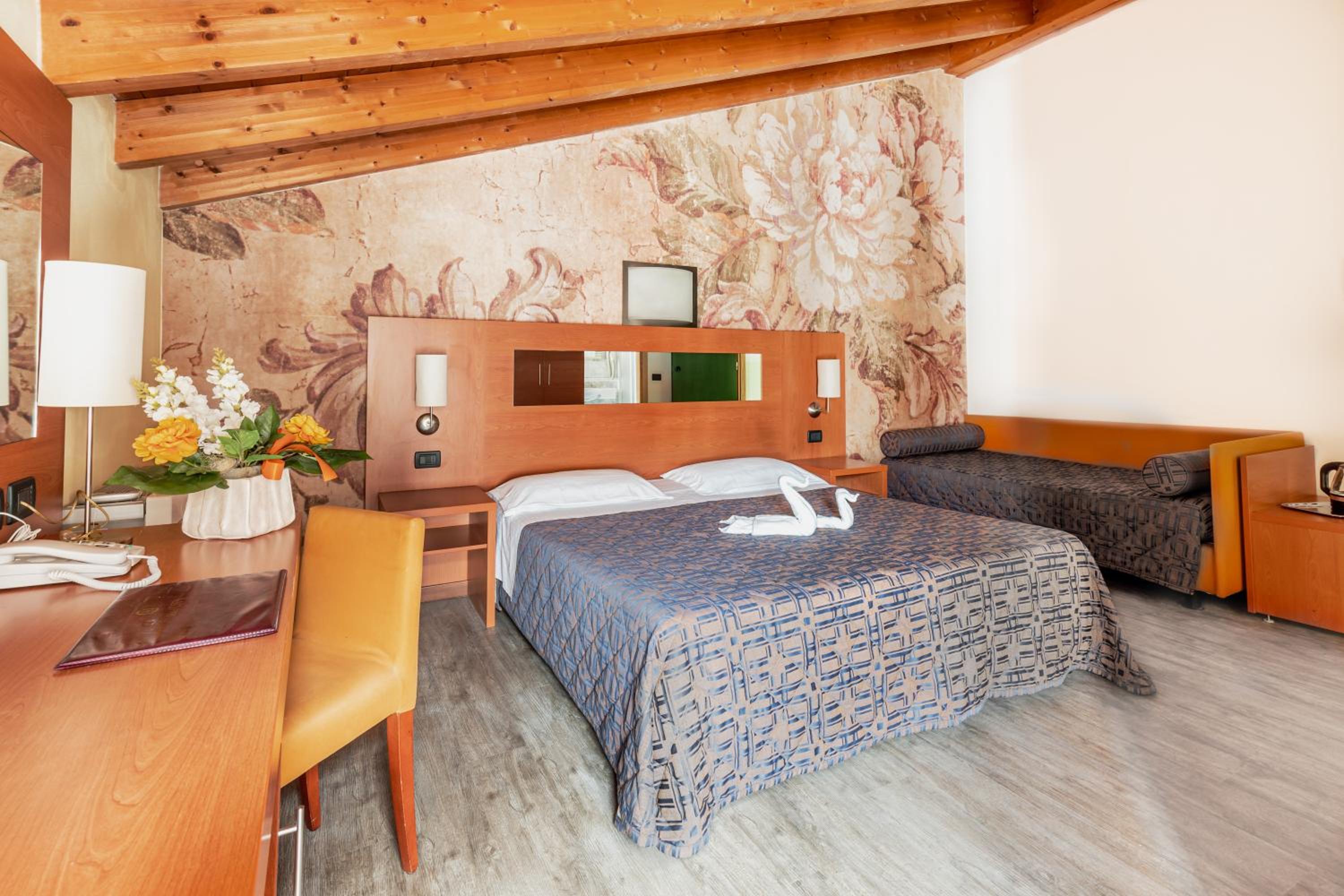 Superior Triple Room - Photo 1