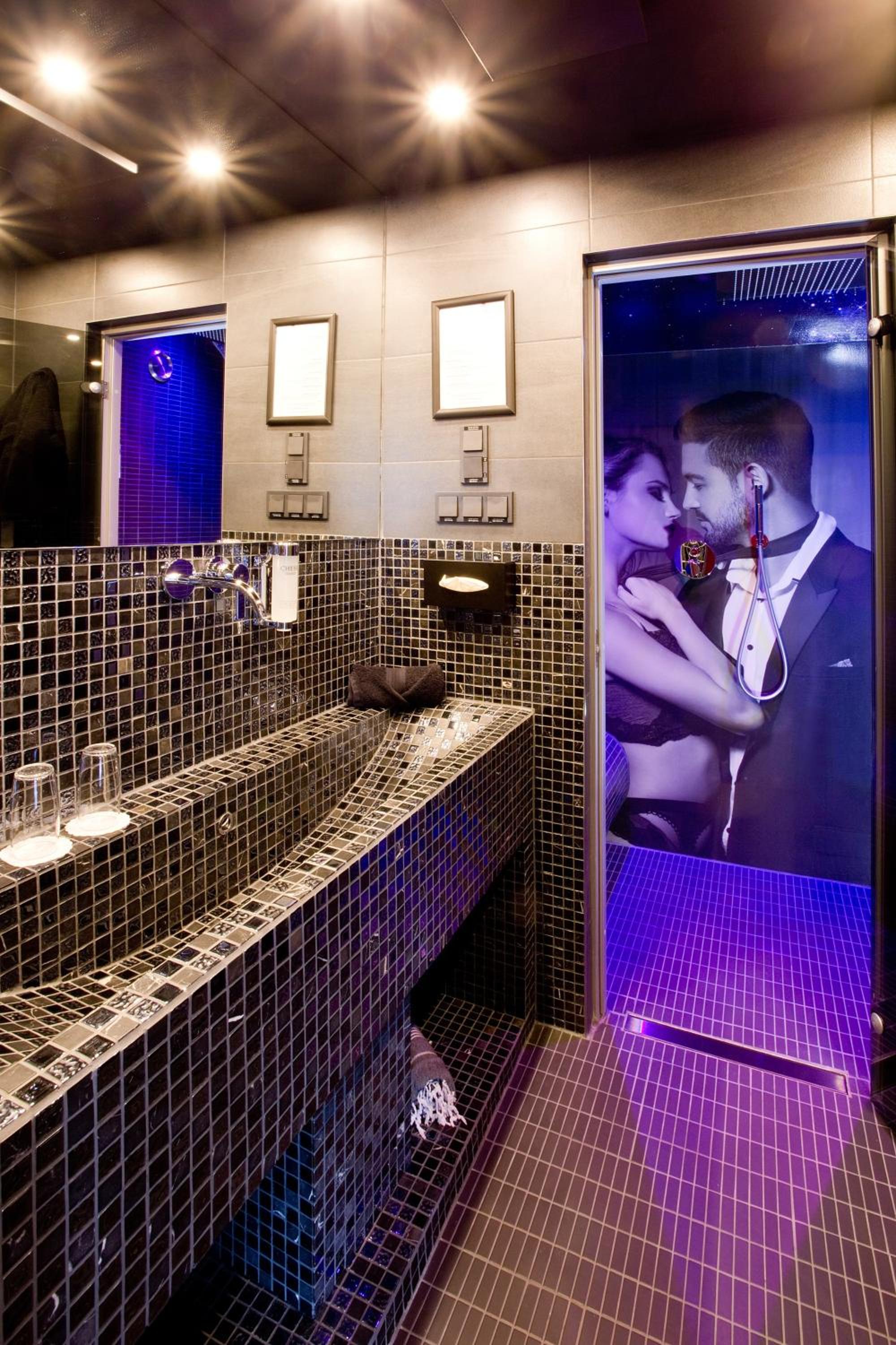 Shades of Stay Suite - Photo 7