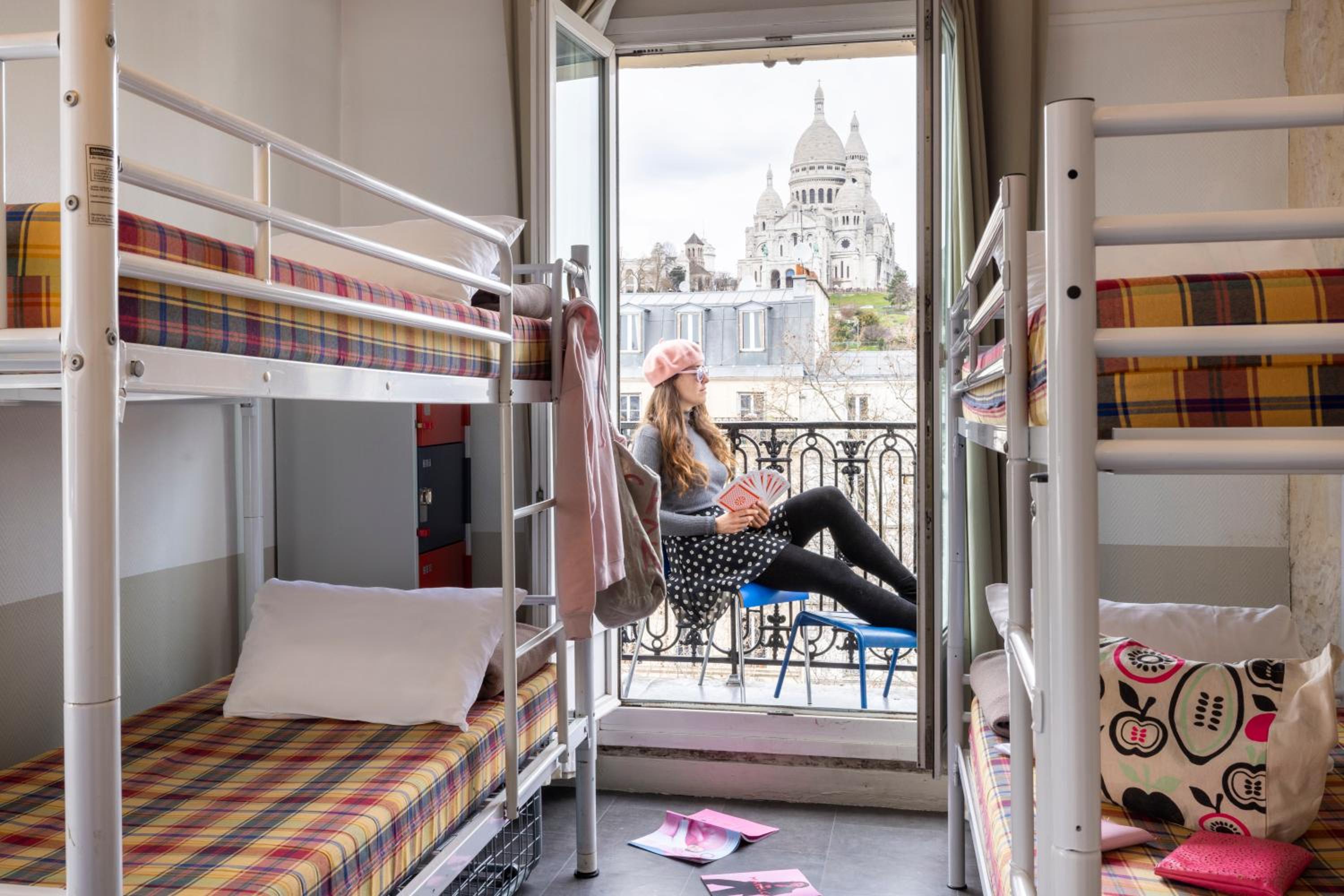 Bed in 4-Bed Female Dormitory Room with View photo 3
