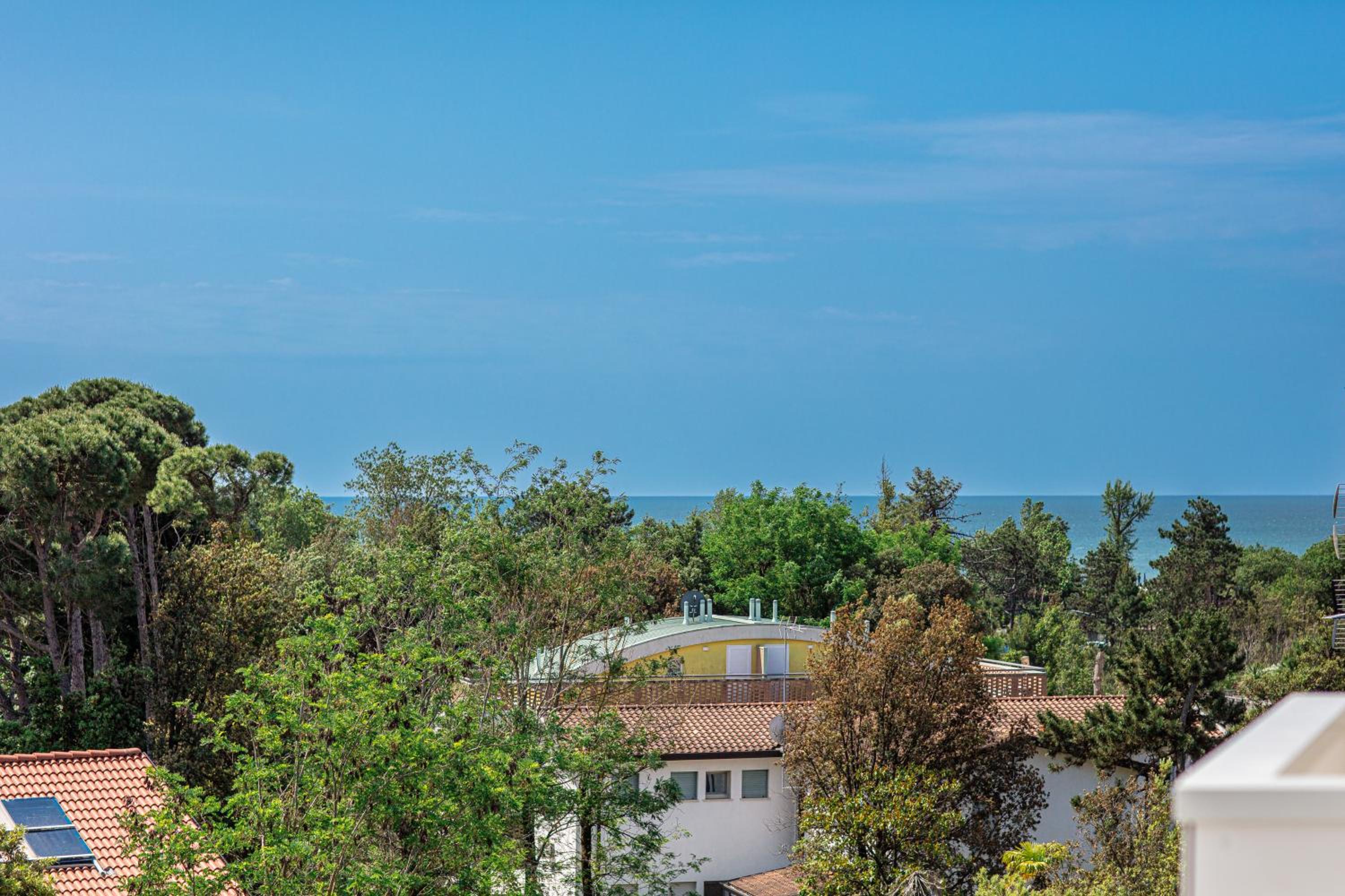 Junior Suite with Sea View 3 Adults - Photo 9