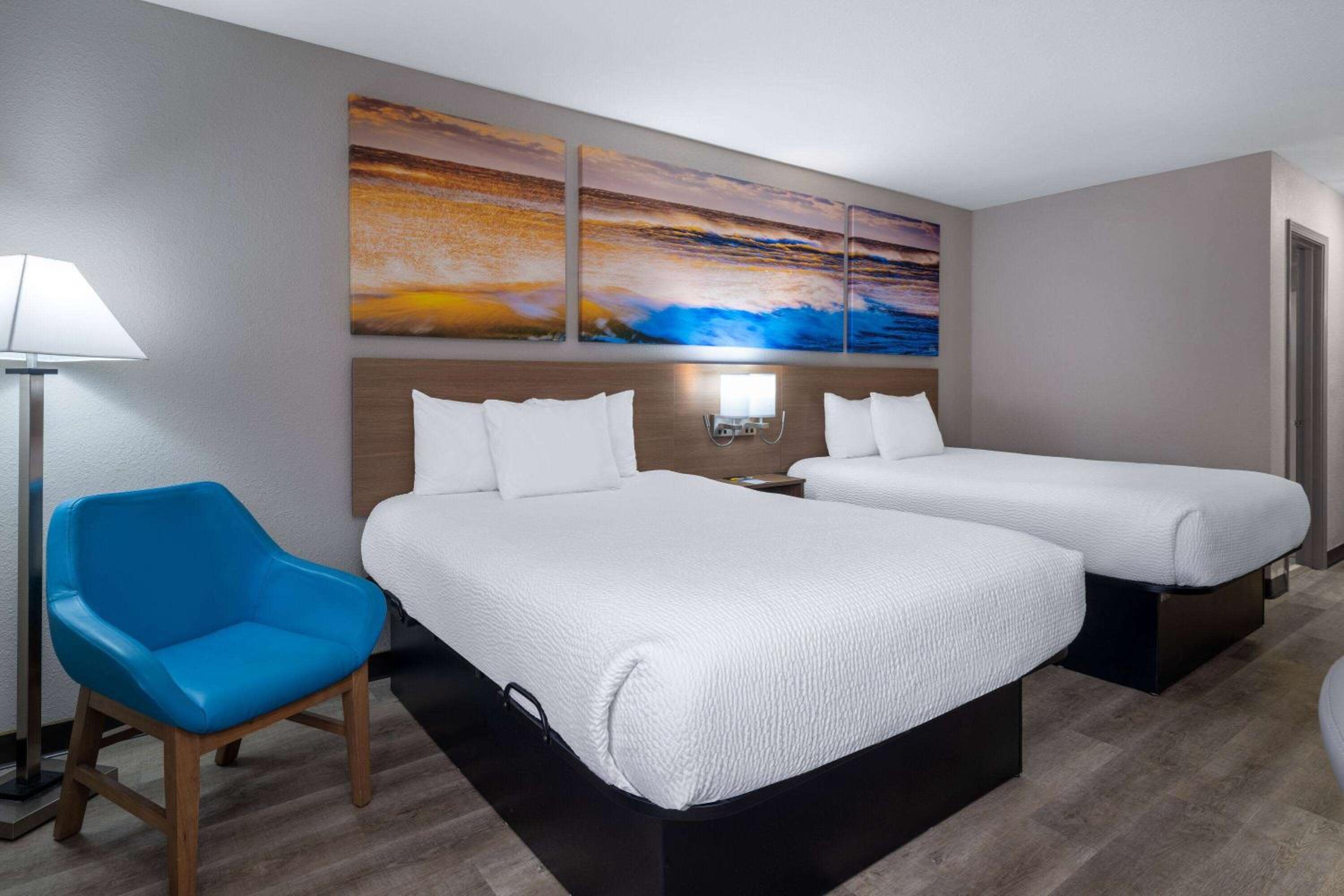 Queen Room with Two Queen Beds - Non-Smoking - Photo 1
