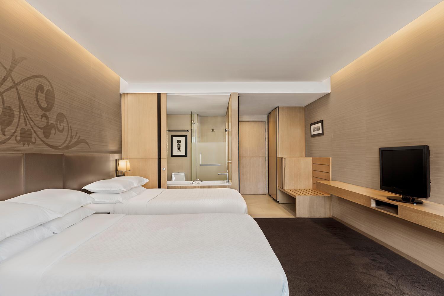 Corner Queen Room with Two Queen Beds