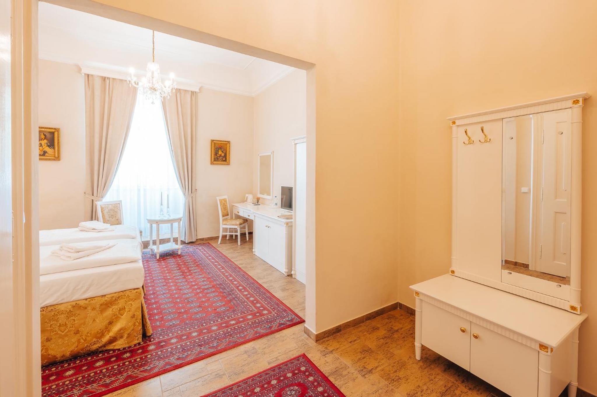 Exclusive Double or Twin Room photo 3