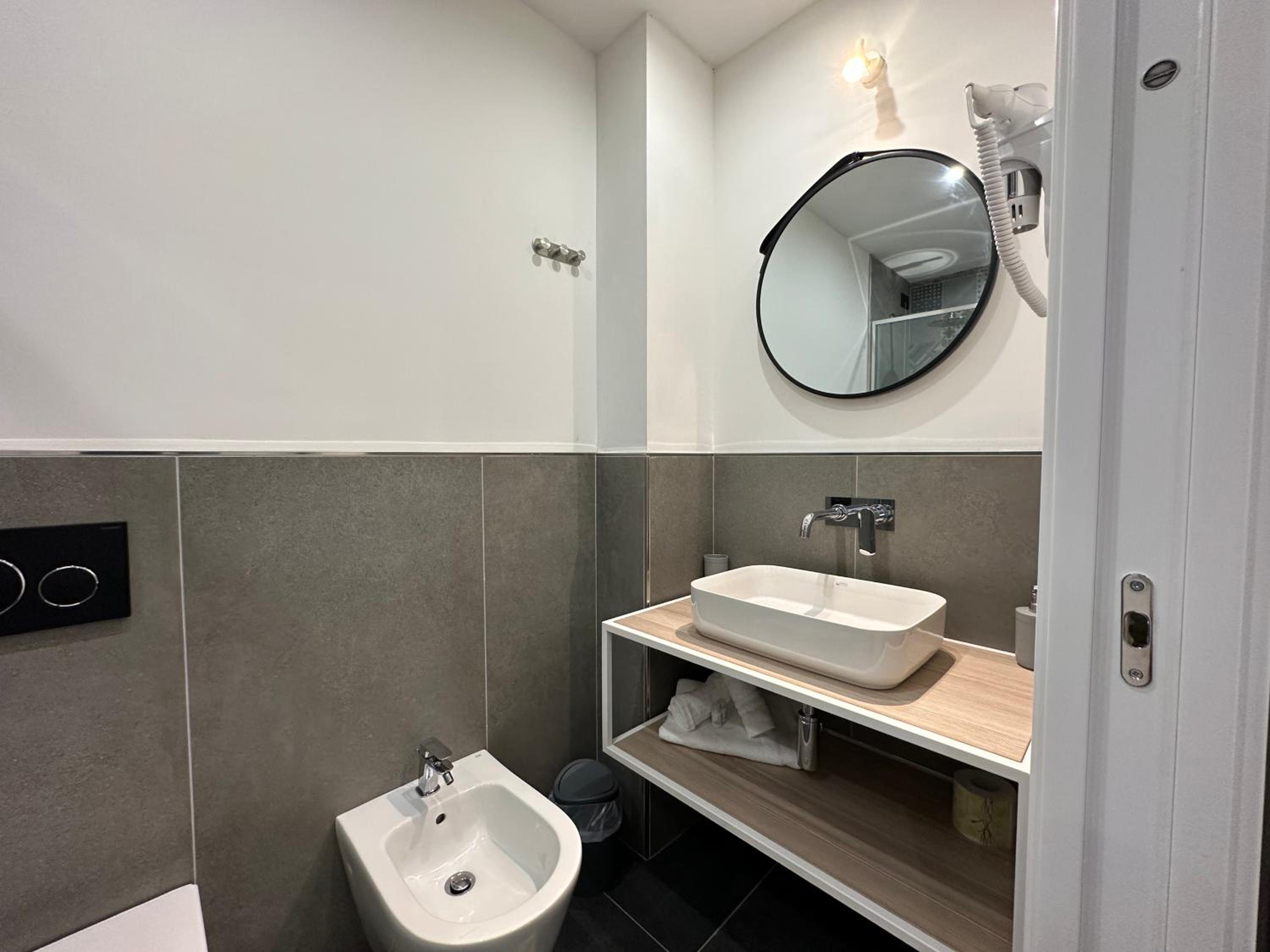 Deluxe Room - Photo 11
