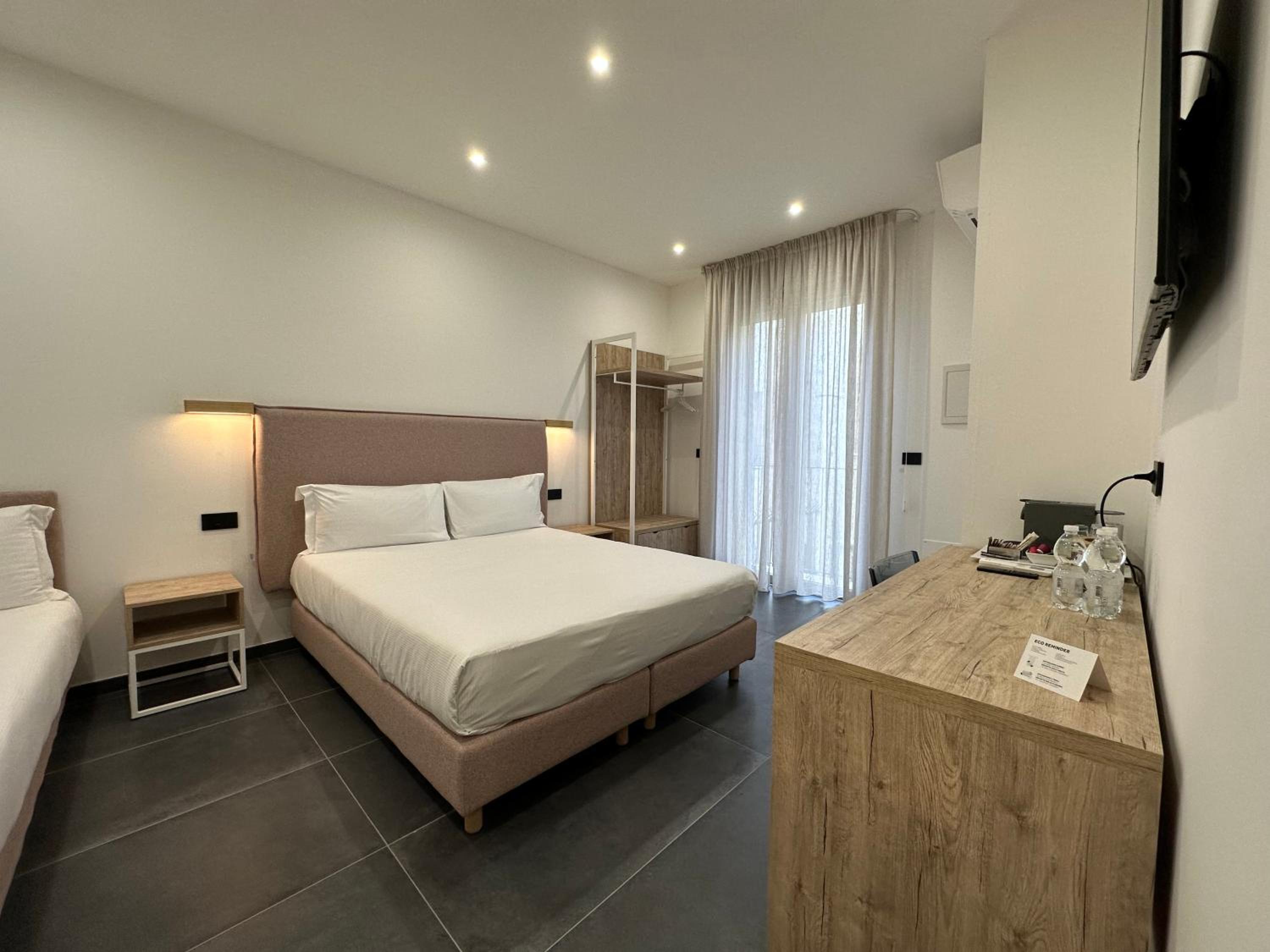Deluxe Room - Photo 1