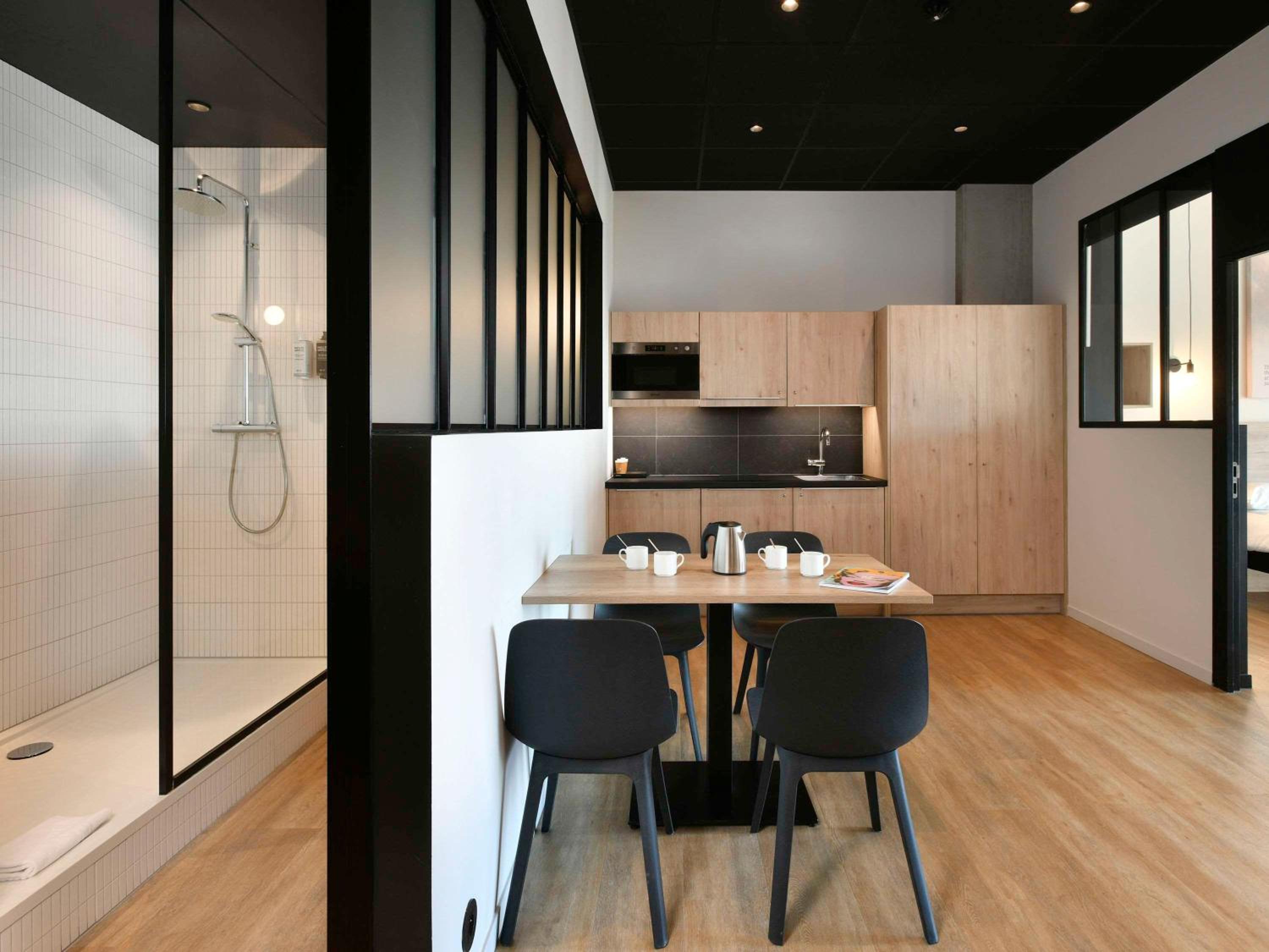 Apartment with Balcony - Photo 2