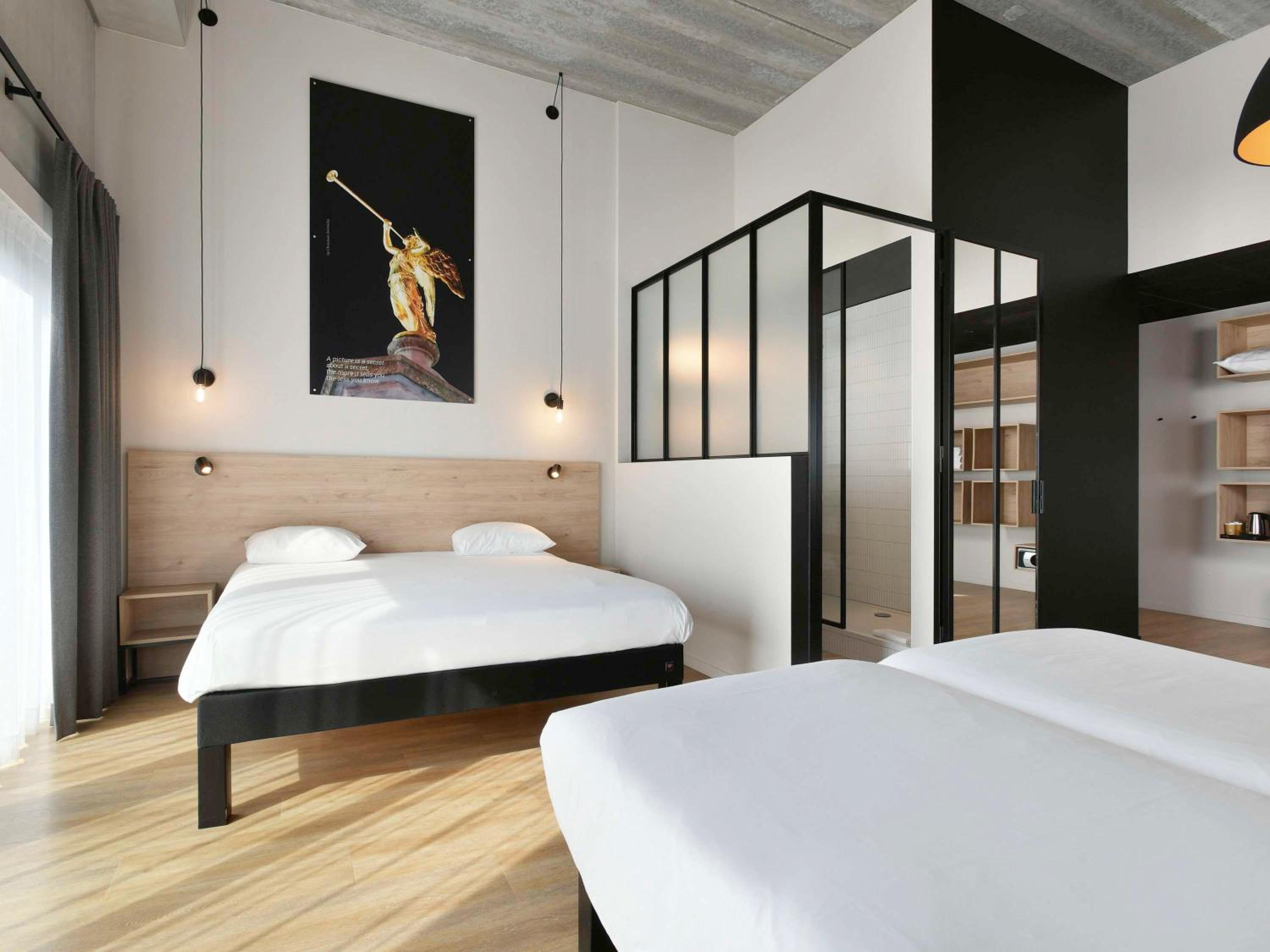 Standard Room with One Double Bed and One Single Bed - Photo 3