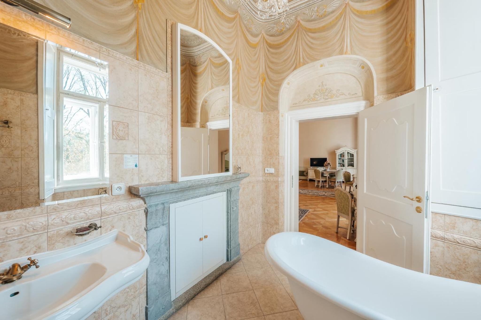 Royal Queen Room photo 3
