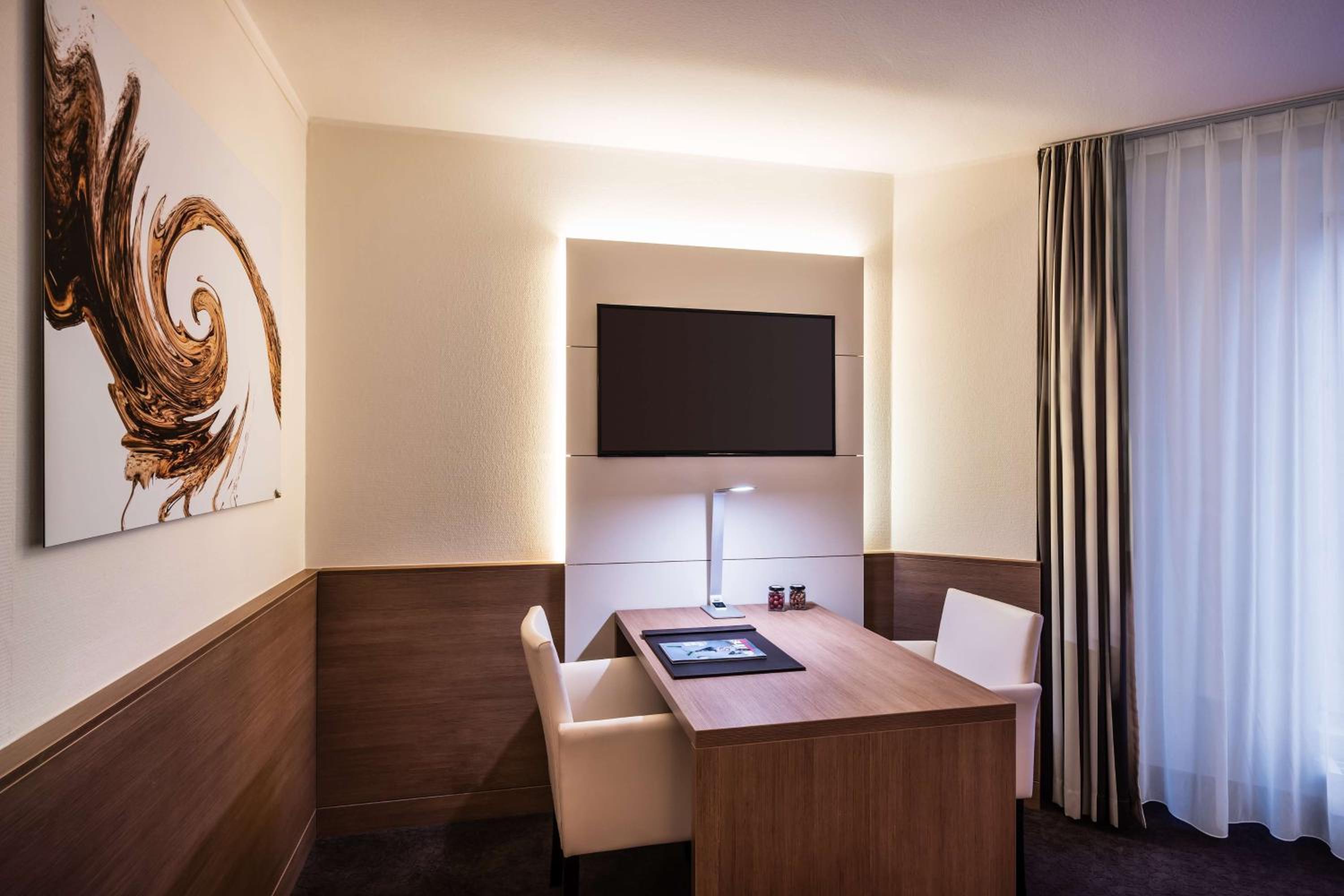 Junior Suite with Sofa Bed - Photo 9